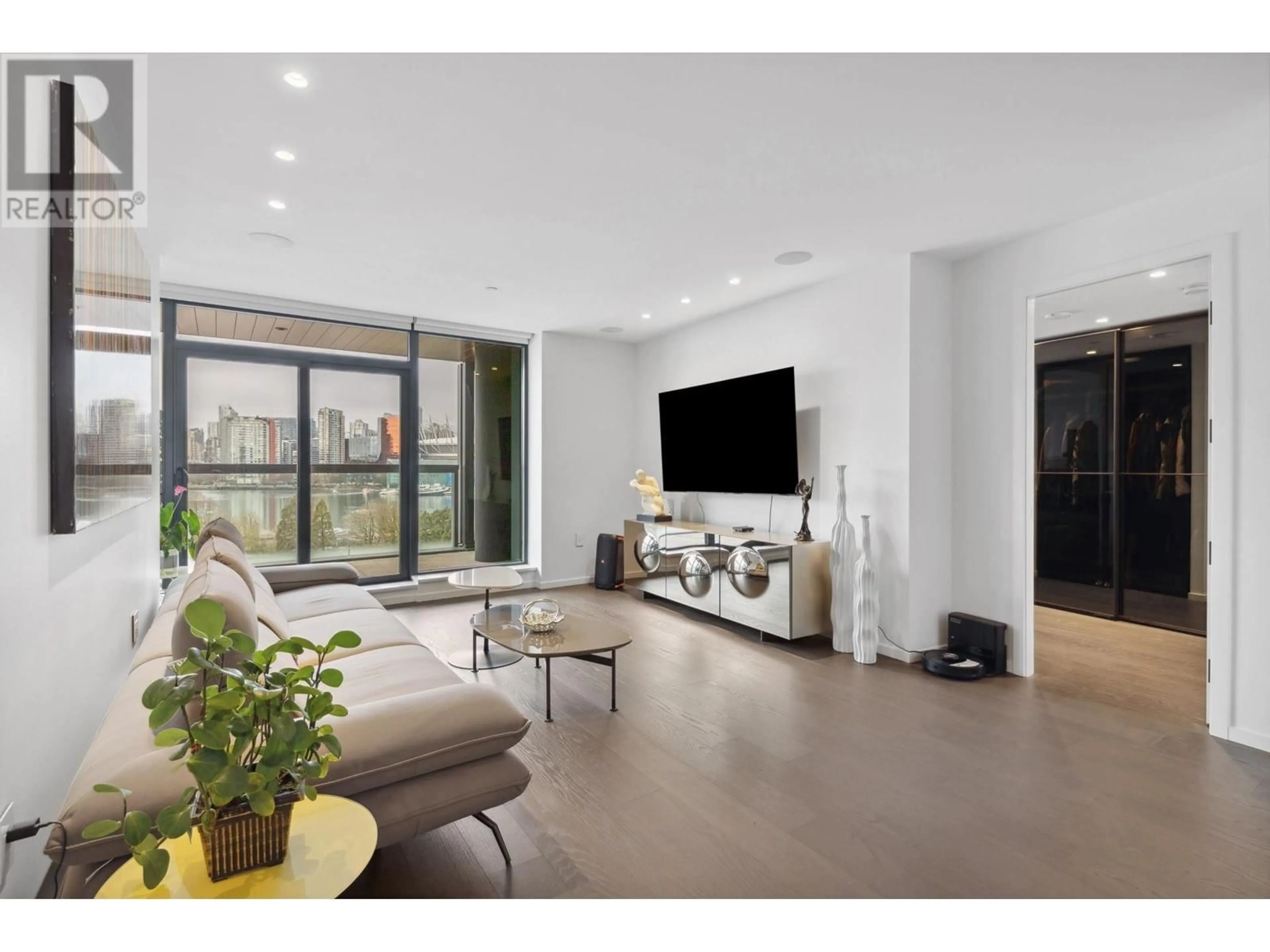 Living room with furniture, unknown for 702 - 1601 QUEBEC STREET, Vancouver British Columbia V6A0J9