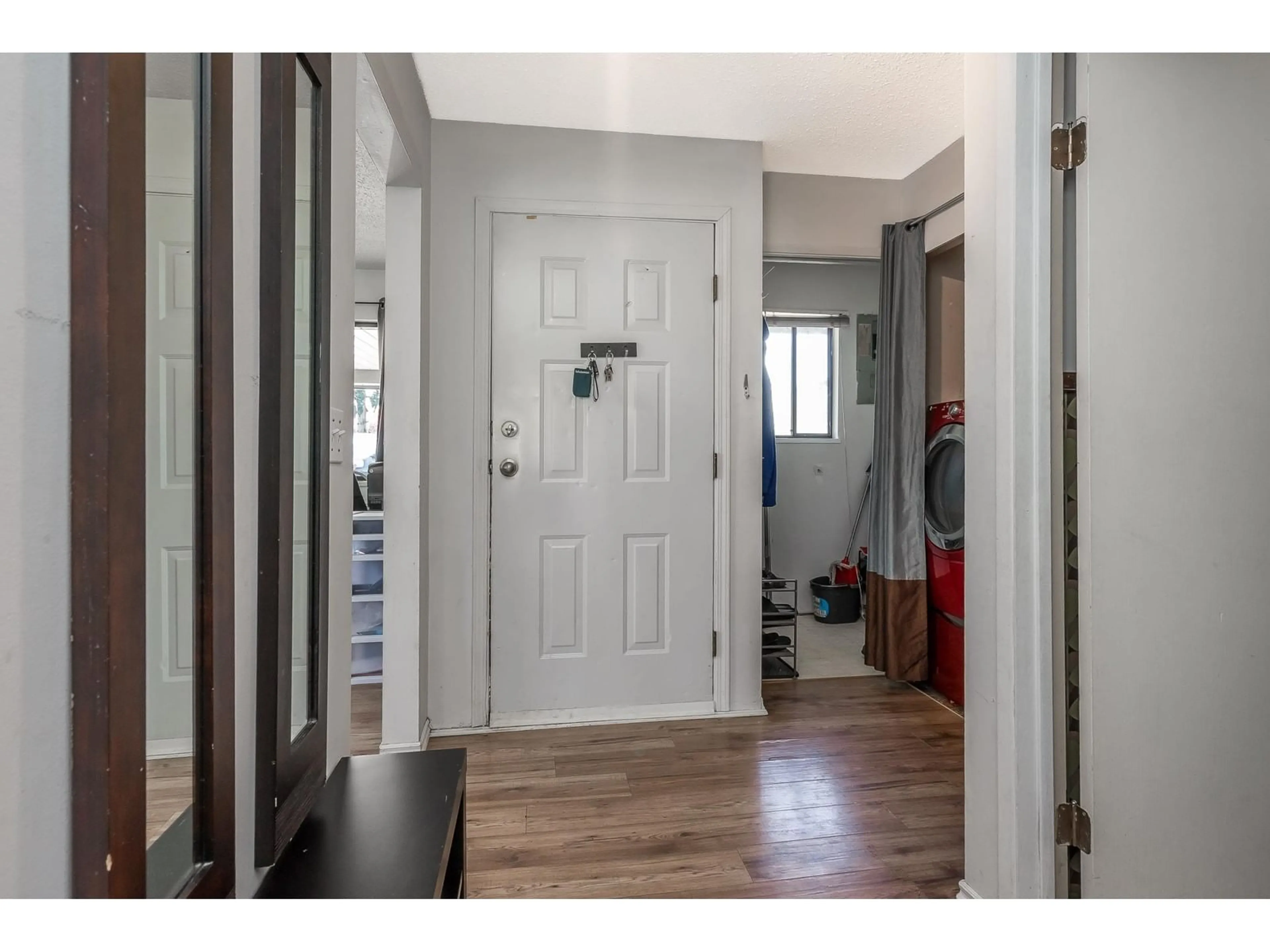 Indoor entryway for 19883 53, Langley British Columbia V3A6W2