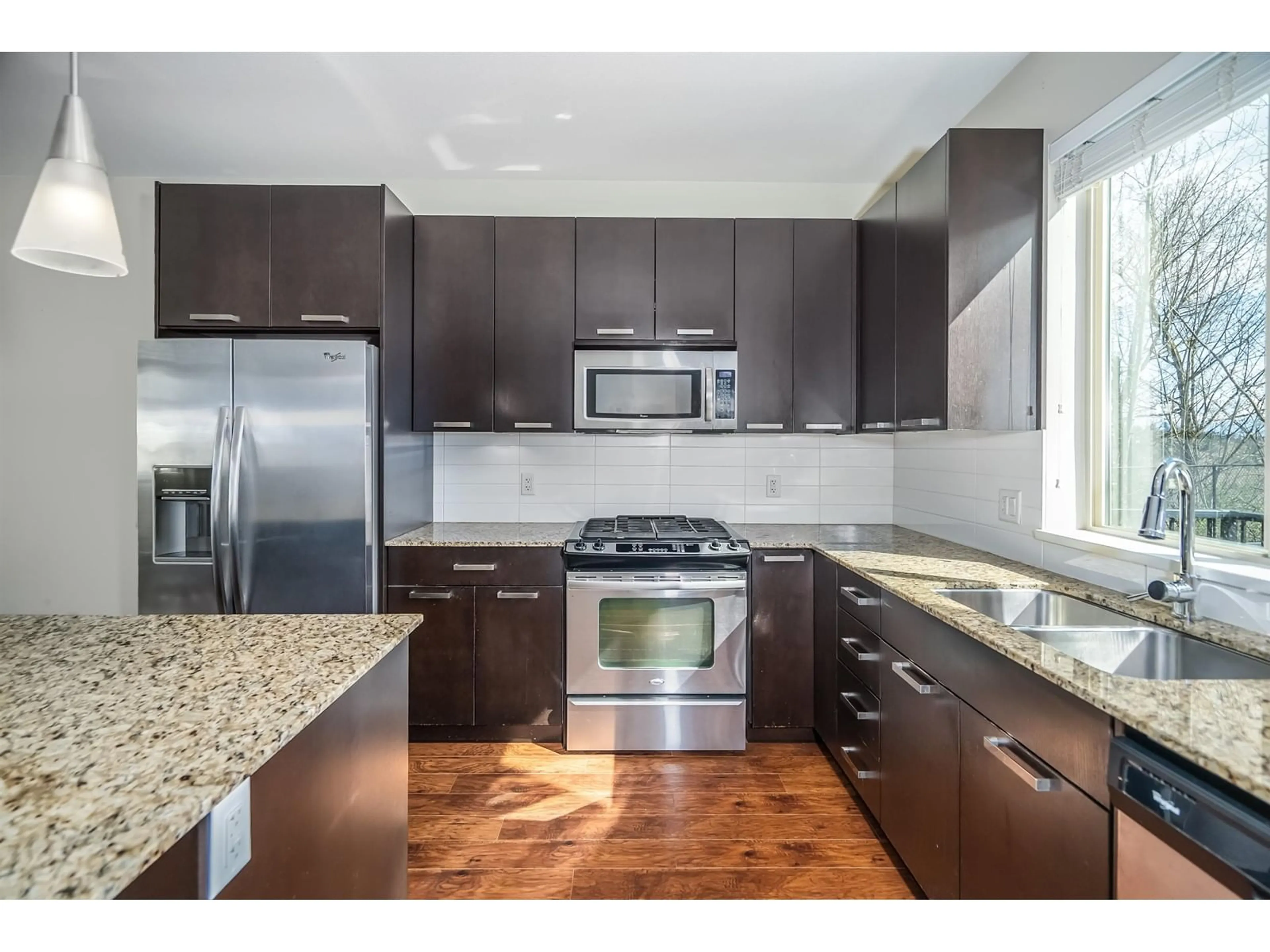 Open concept kitchen, wood/laminate floor for 35 - 34248 KING, Abbotsford British Columbia V2S0B1
