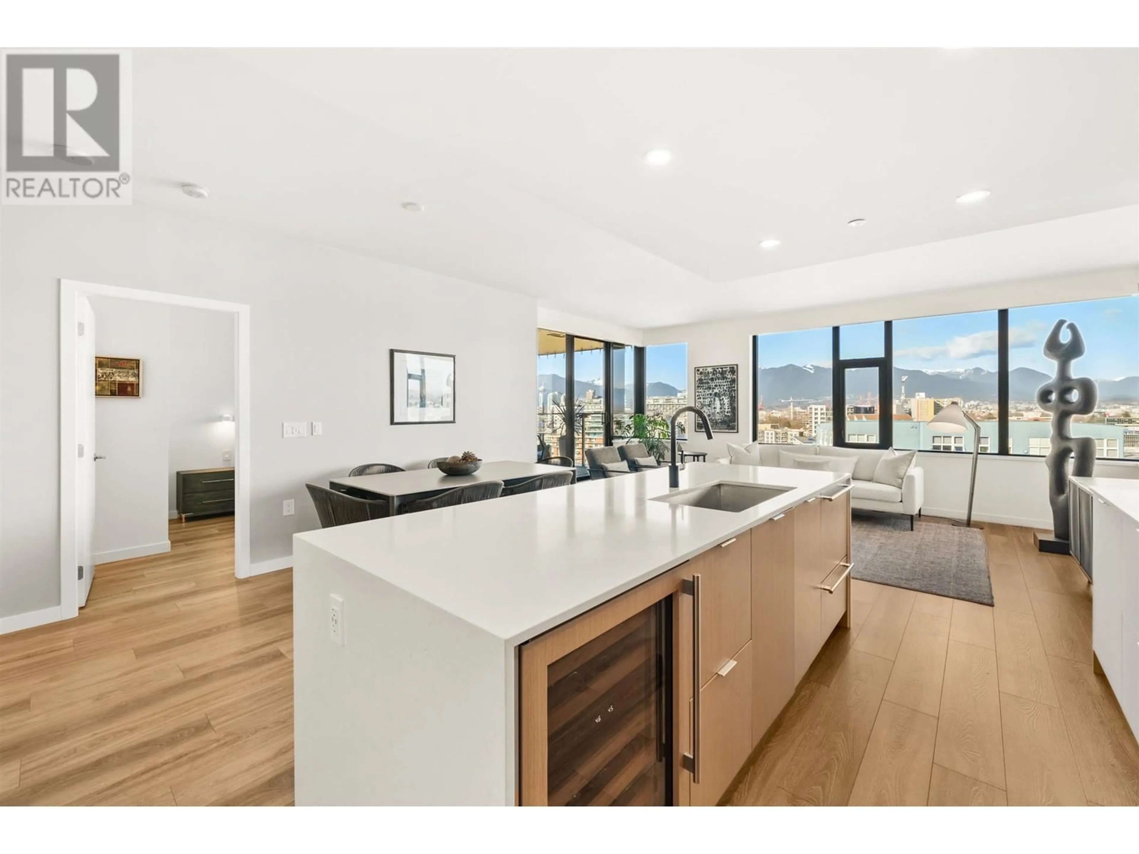 Open concept kitchen, unknown for 709 - 210 5TH AVENUE, Vancouver British Columbia V5T0K1