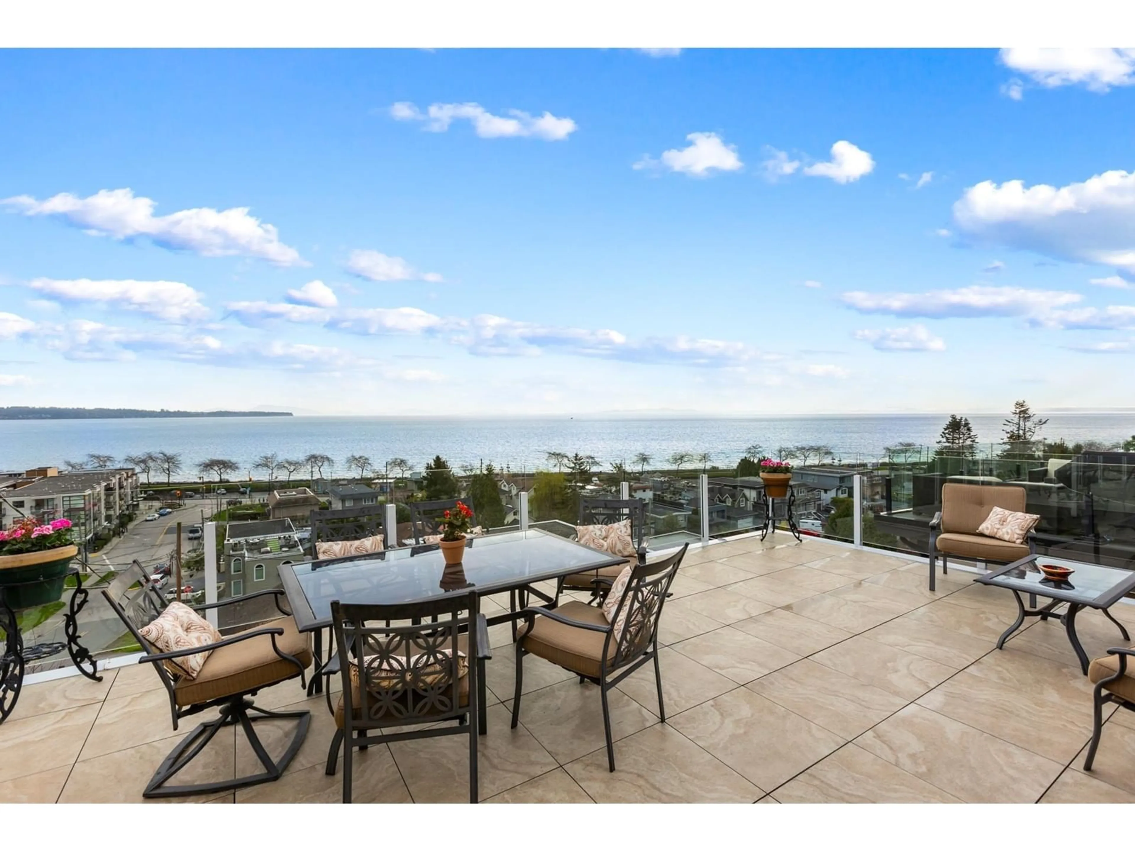 Patio, water/lake/river/ocean view for 1235 OXFORD, White Rock British Columbia V4B3P7