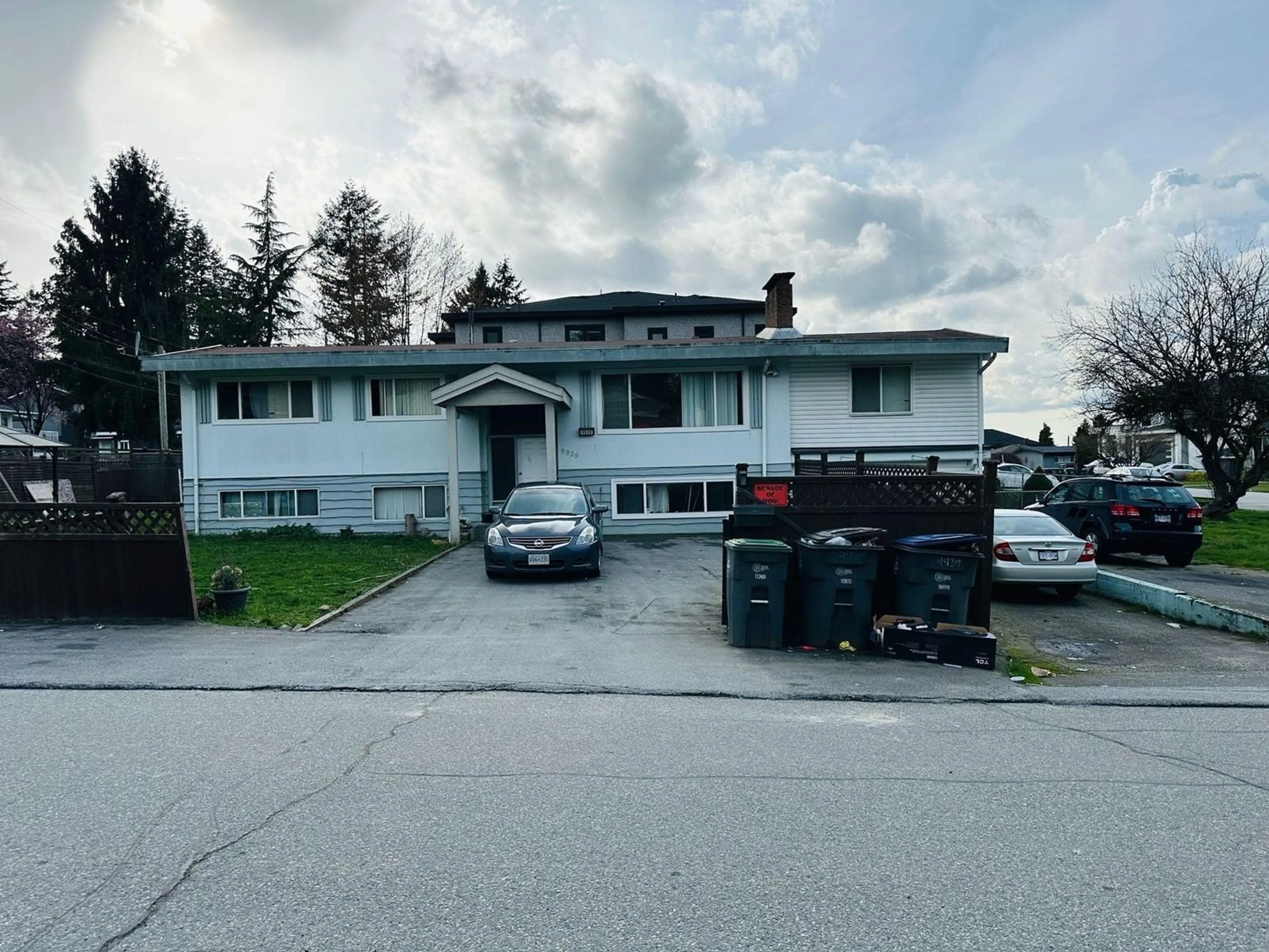 A pic from outside/outdoor area/front of a property/back of a property/a pic from drone, street for 9939 119A, Surrey British Columbia V3V4B3
