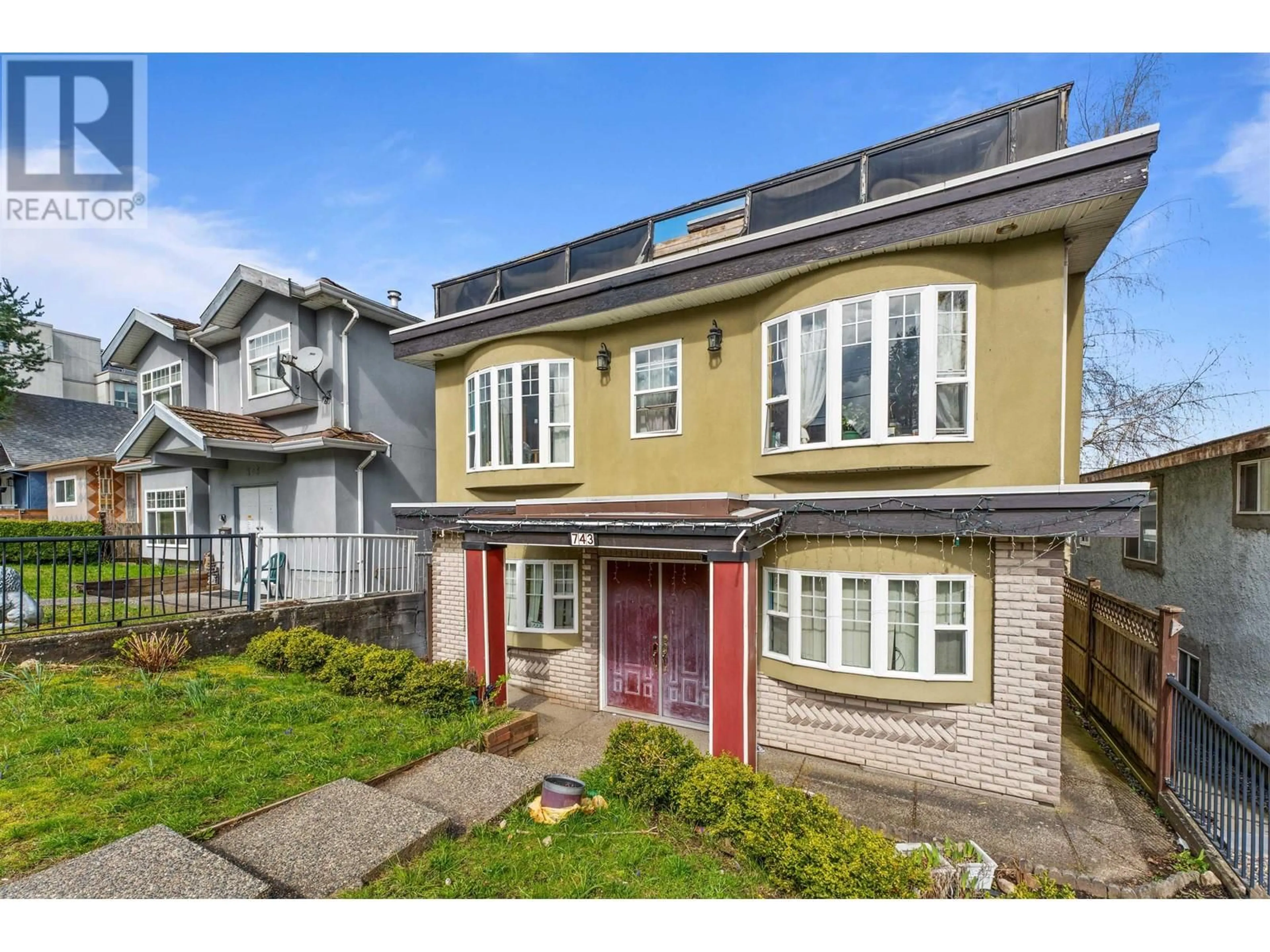 Home with vinyl exterior material, street for 743 DURWARD AVENUE, Vancouver British Columbia V5V2Y9