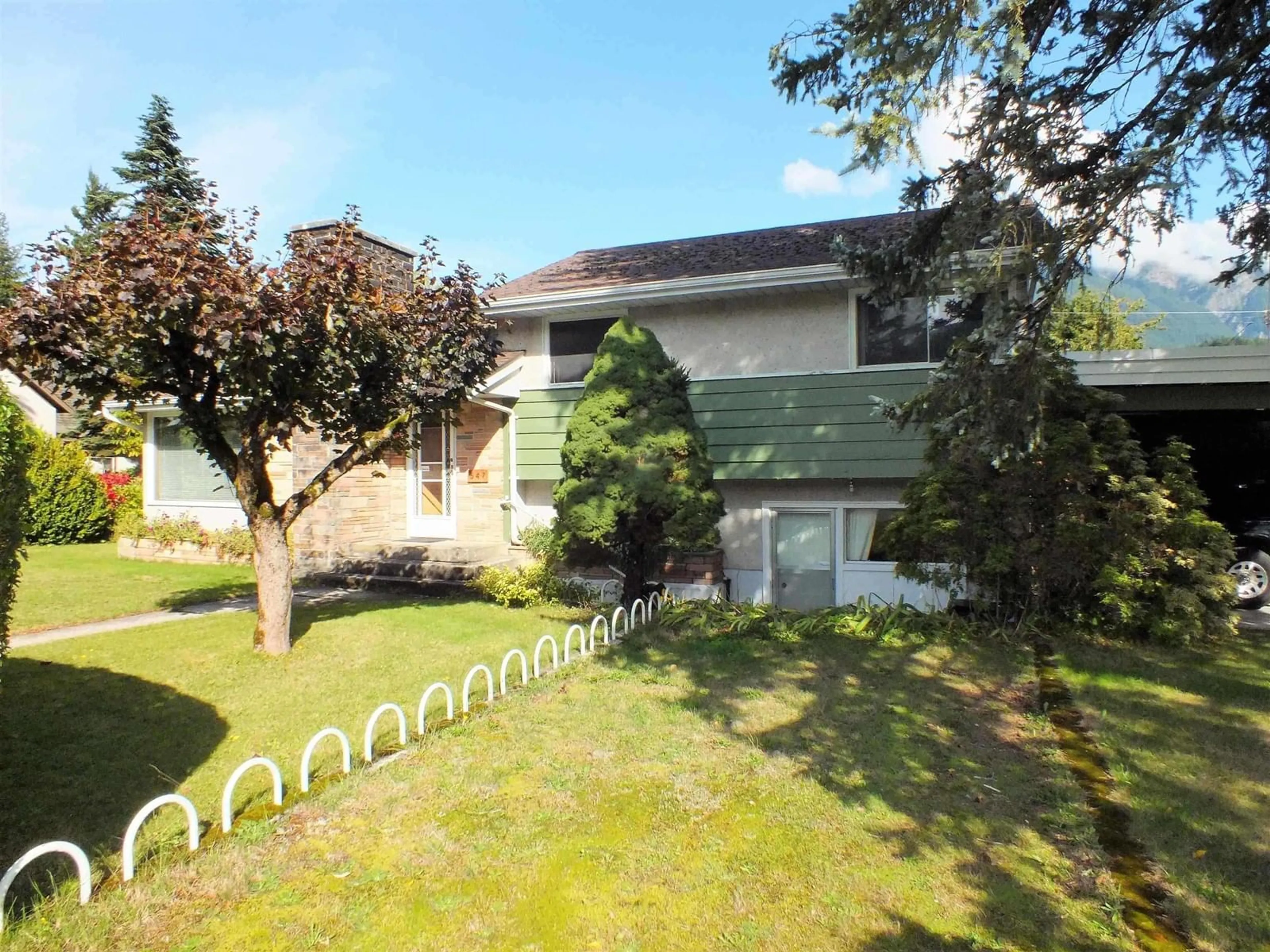 A pic from outside/outdoor area/front of a property/back of a property/a pic from drone, unknown for 547 HEMLOCK AVENUE, Hope British Columbia V0X1L0