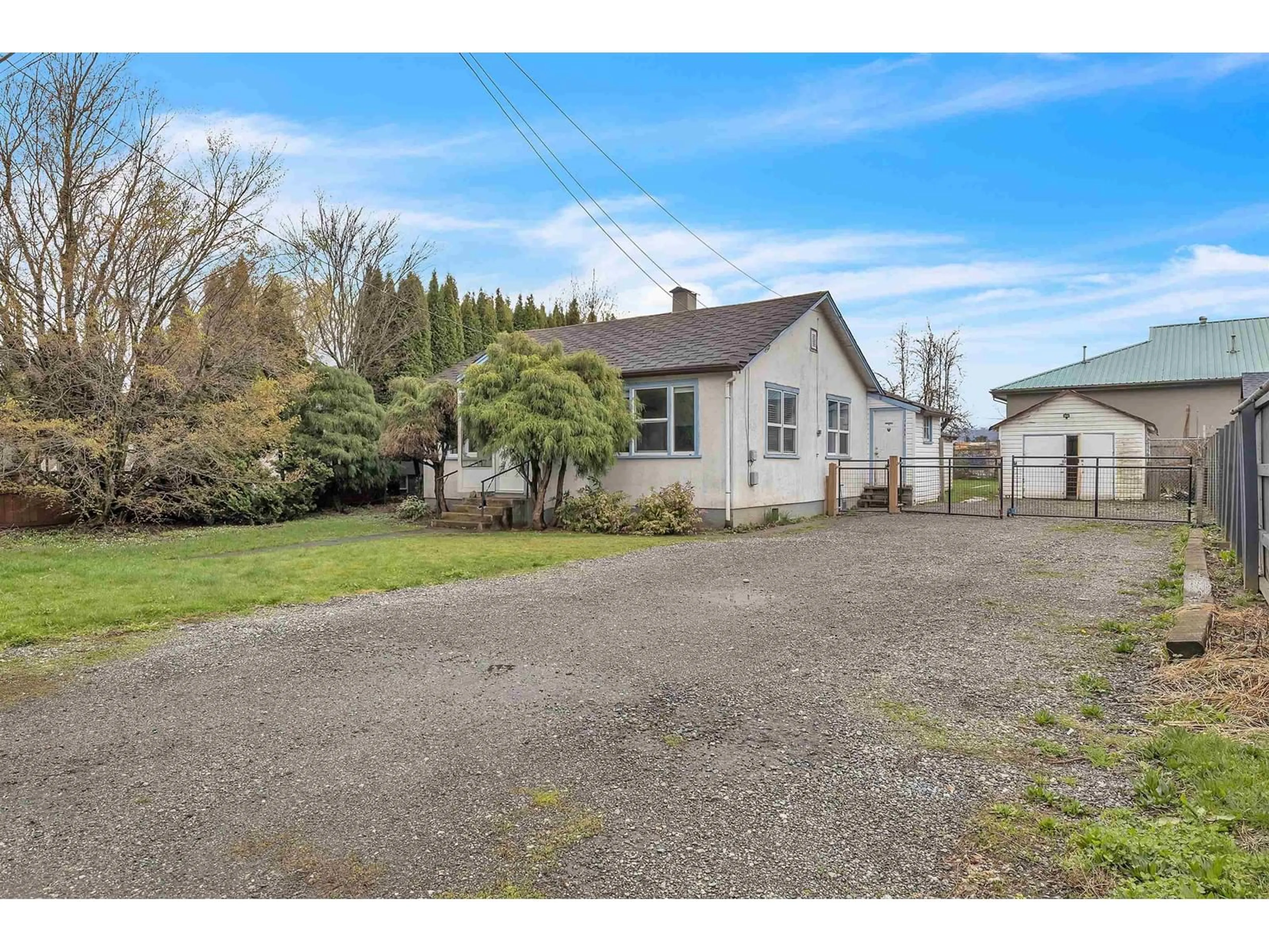 A pic from outside/outdoor area/front of a property/back of a property/a pic from drone, street for 46060 FIFTH AVENUE, Chilliwack British Columbia V2P1M7