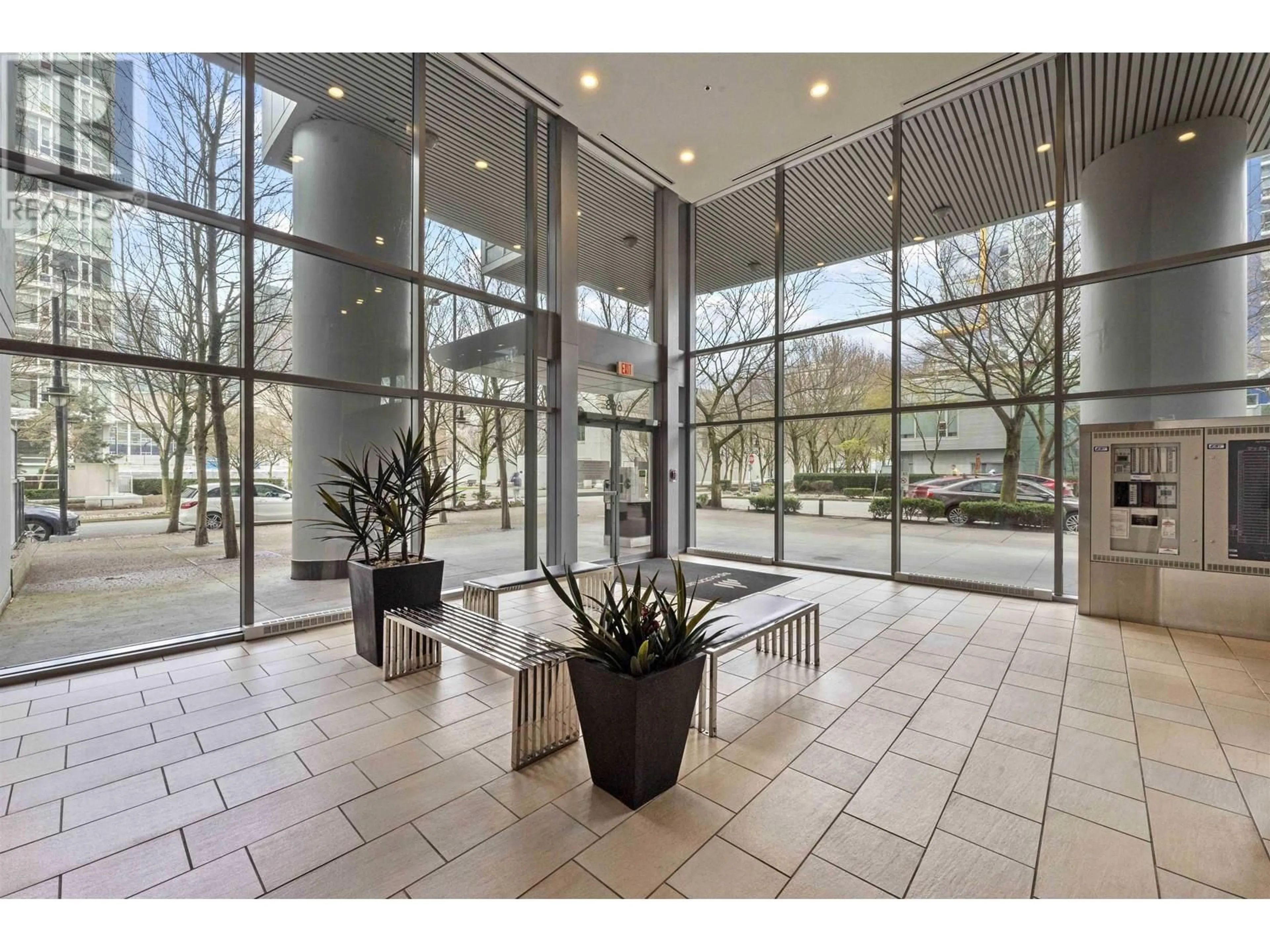 Indoor foyer for 2706 - 668 CITADEL PARADE, Vancouver British Columbia V6B1W6