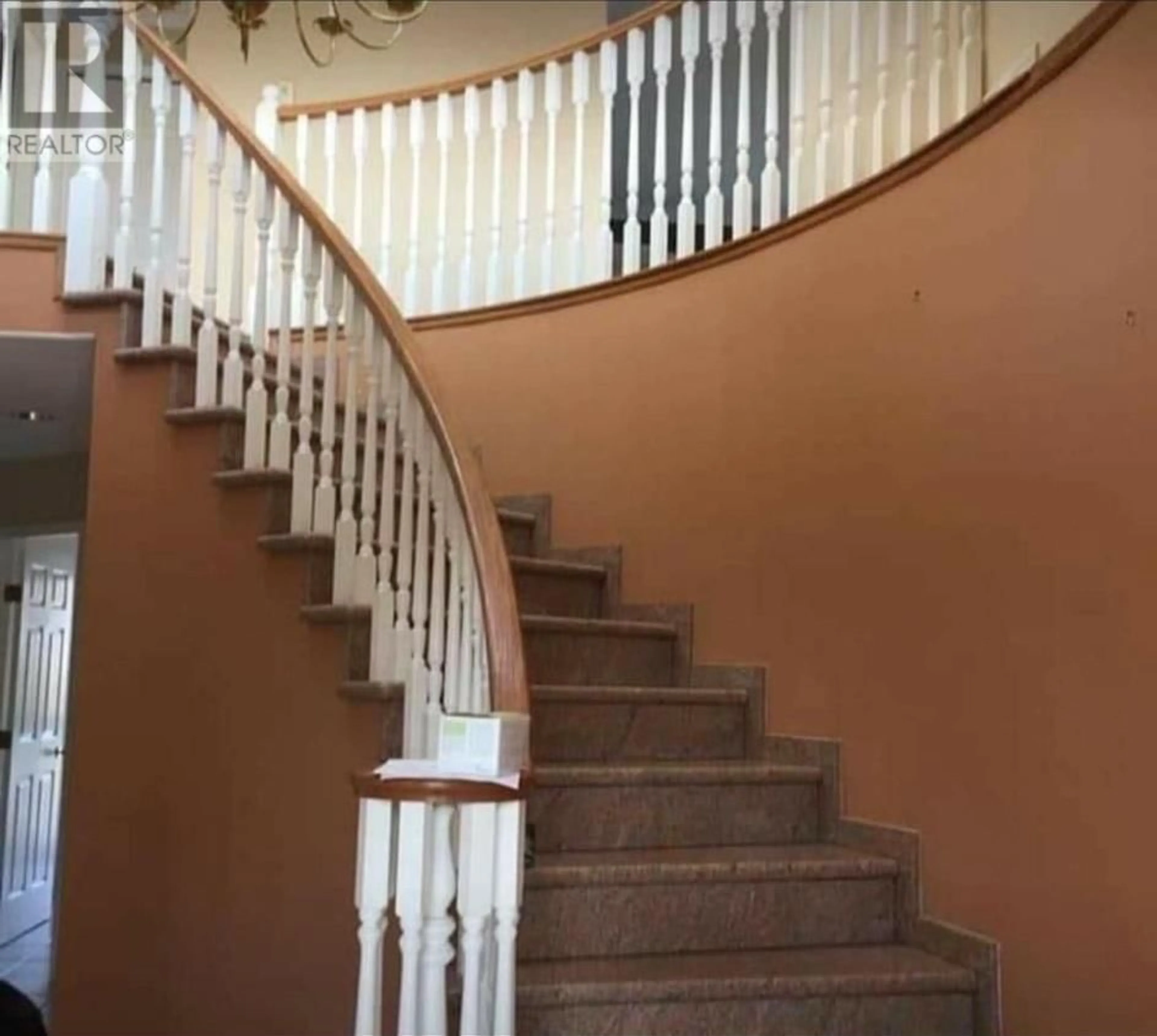 Stairs for 108 RANELAGH AVENUE, Burnaby British Columbia V5B1H6