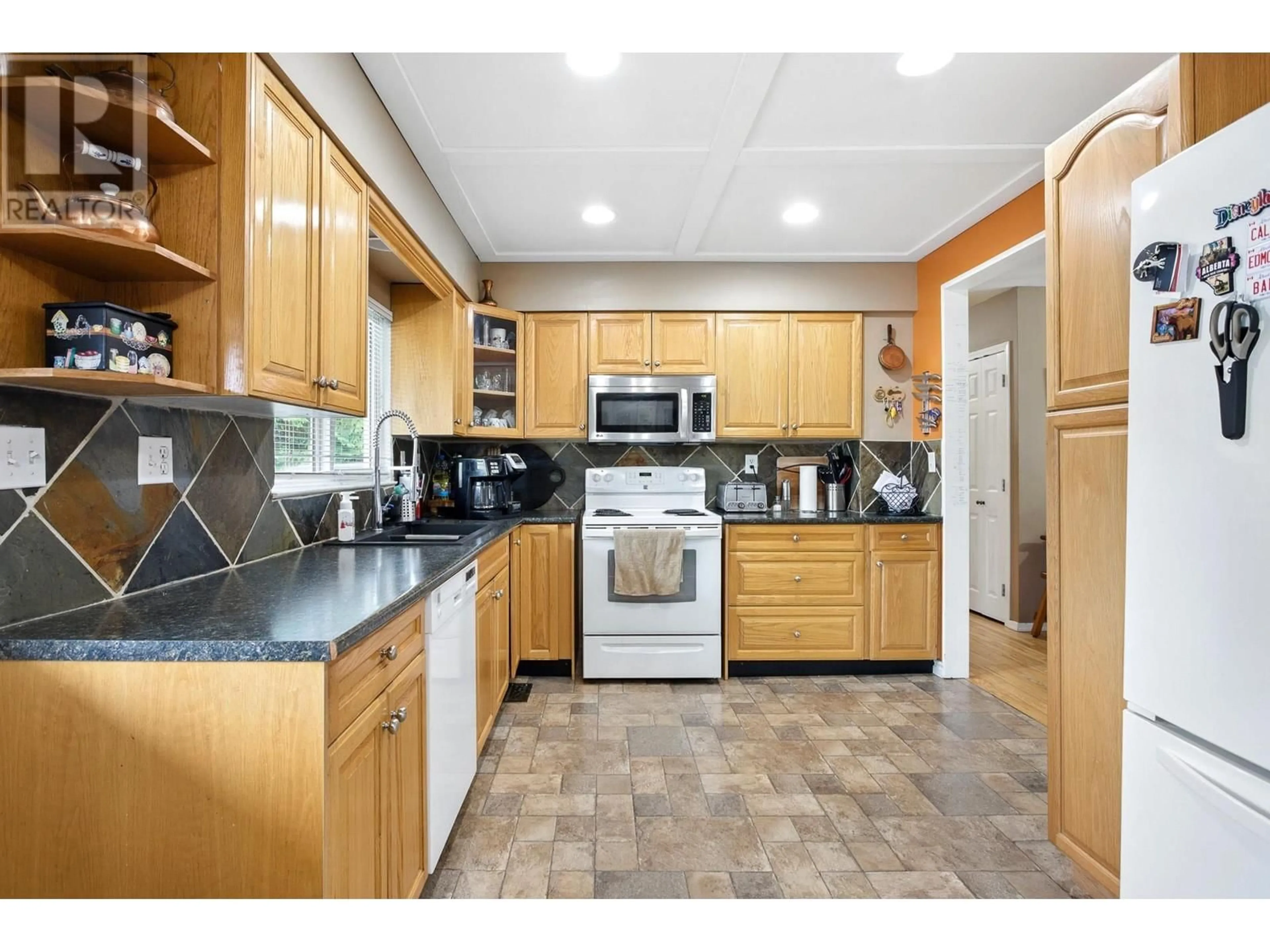 Standard kitchen, ceramic/tile floor for 12380 216 STREET, Maple Ridge British Columbia V2X5K3