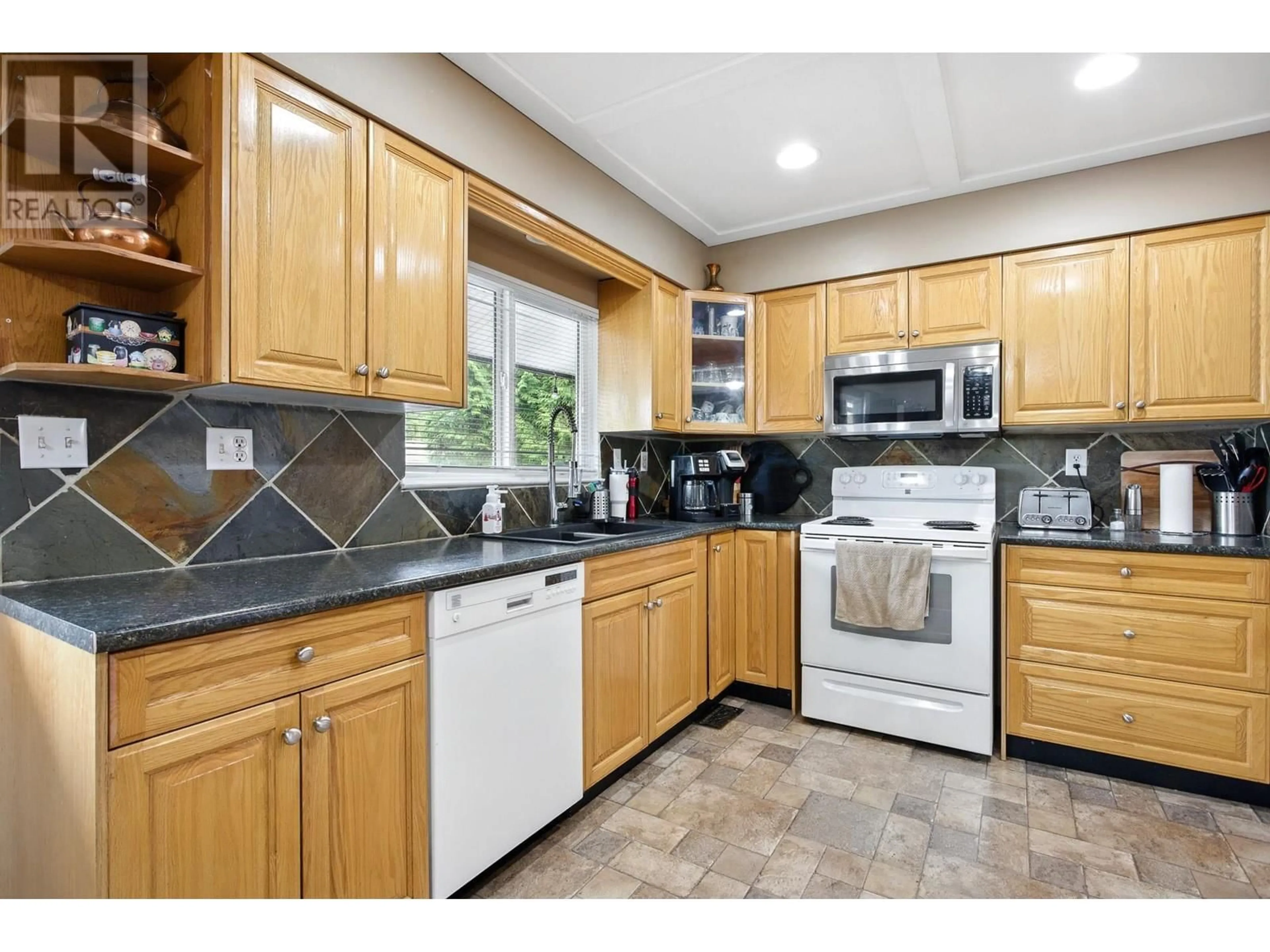 Standard kitchen, ceramic/tile floor for 12380 216 STREET, Maple Ridge British Columbia V2X5K3