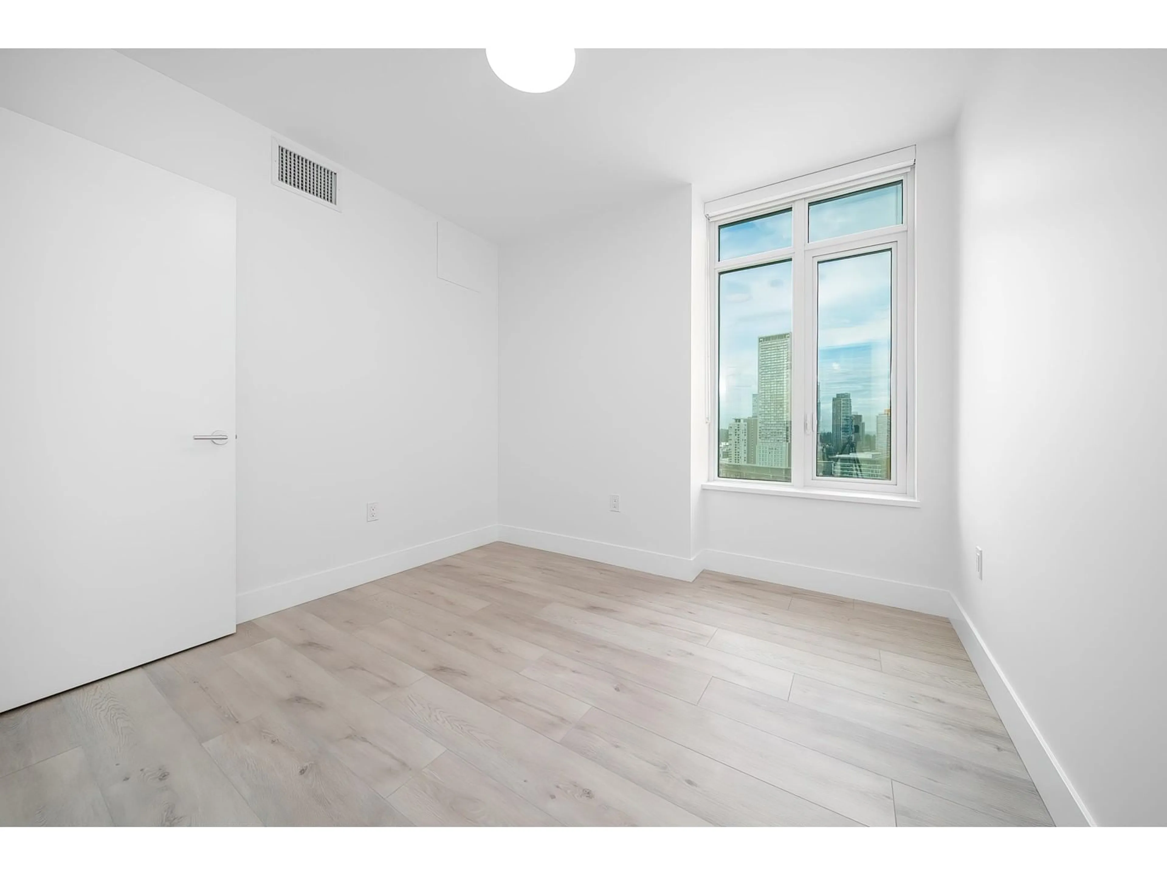 A pic of a room for 1705 - 10428 WHALLEY, Surrey British Columbia V3T1W6