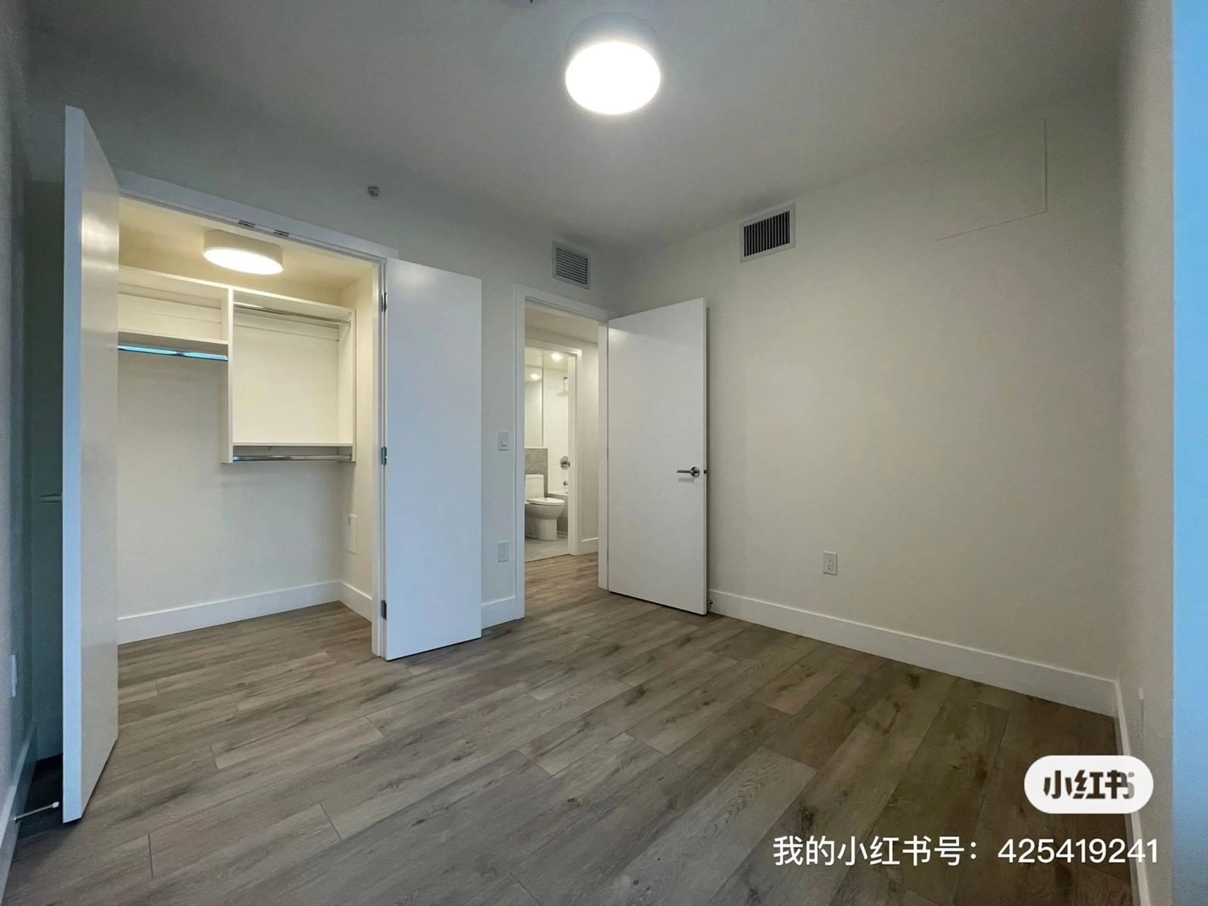 A pic of a room for 1705 - 10428 WHALLEY, Surrey British Columbia V3T1W6