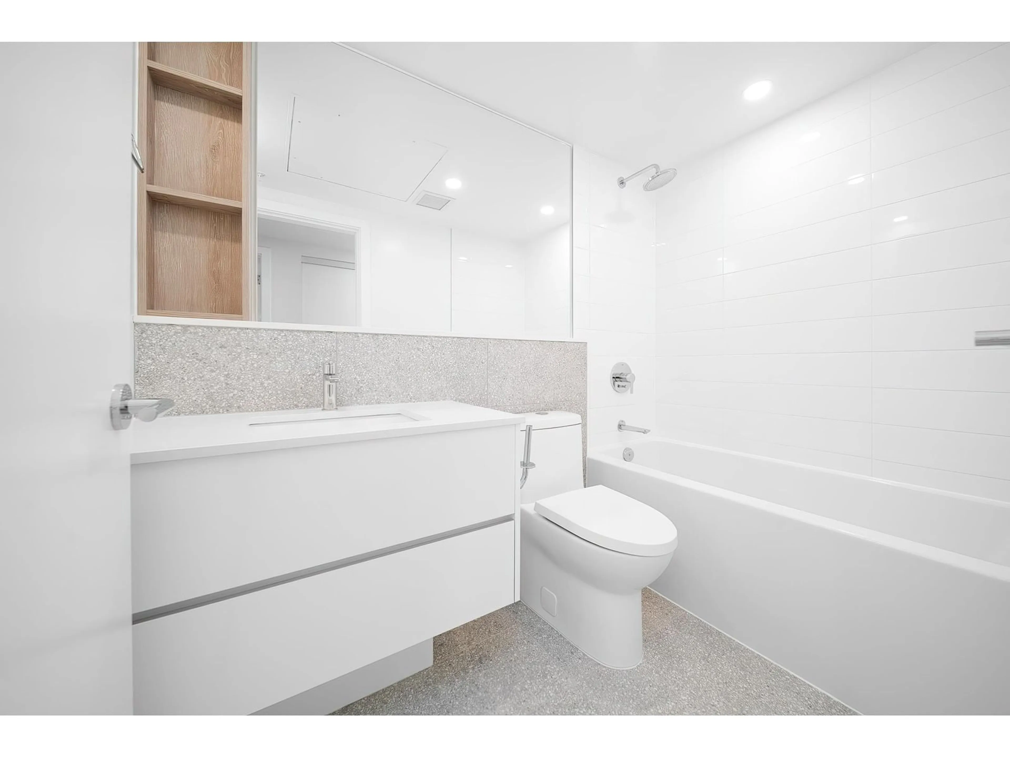 Standard bathroom, unknown for 1705 - 10428 WHALLEY, Surrey British Columbia V3T1W6