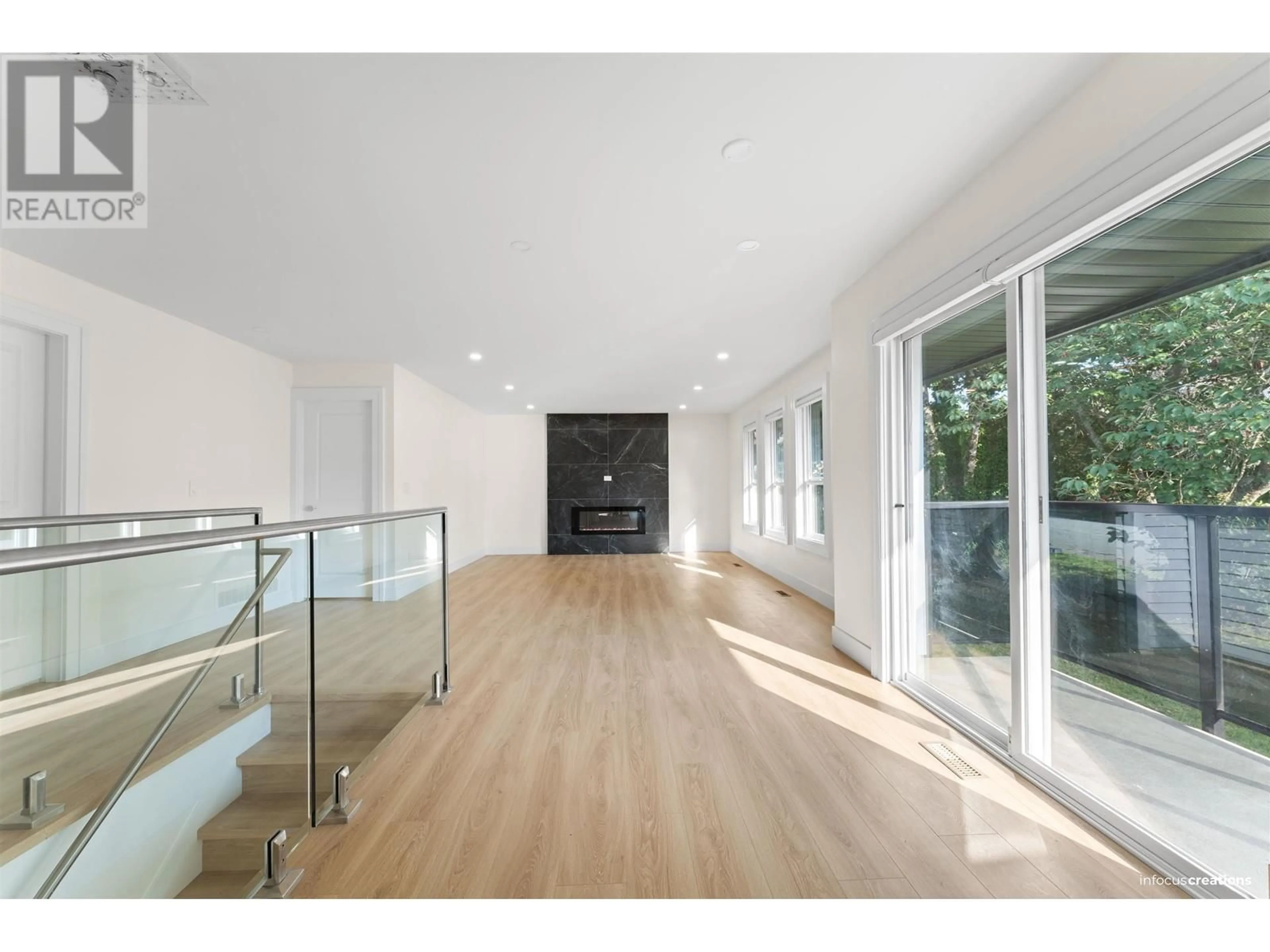 Indoor foyer for 22787 124 AVENUE, Maple Ridge British Columbia V2X4K2