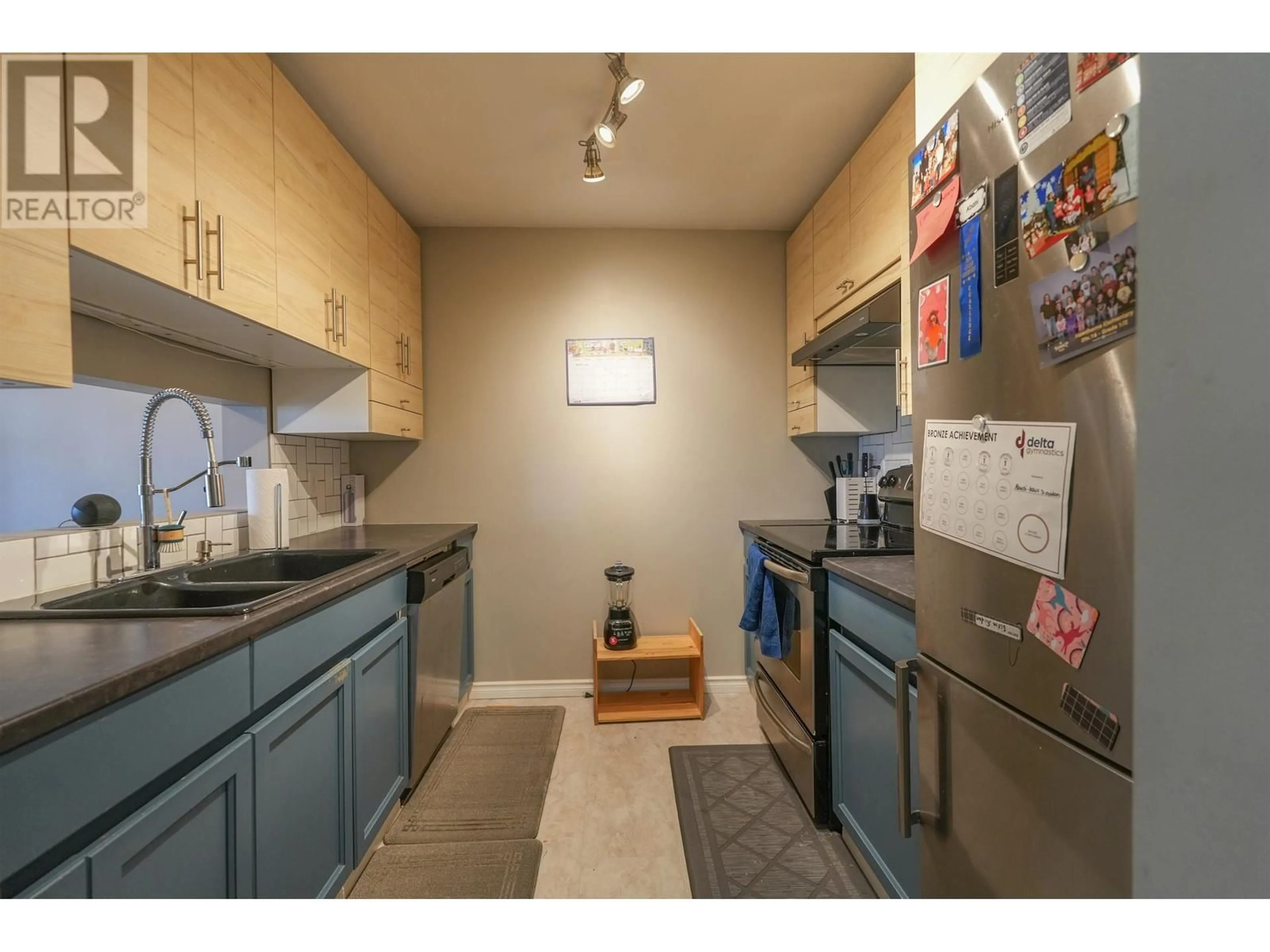Standard kitchen, unknown for 23 - 5661 LADNER TRUNK ROAD, Delta British Columbia V4K1X3