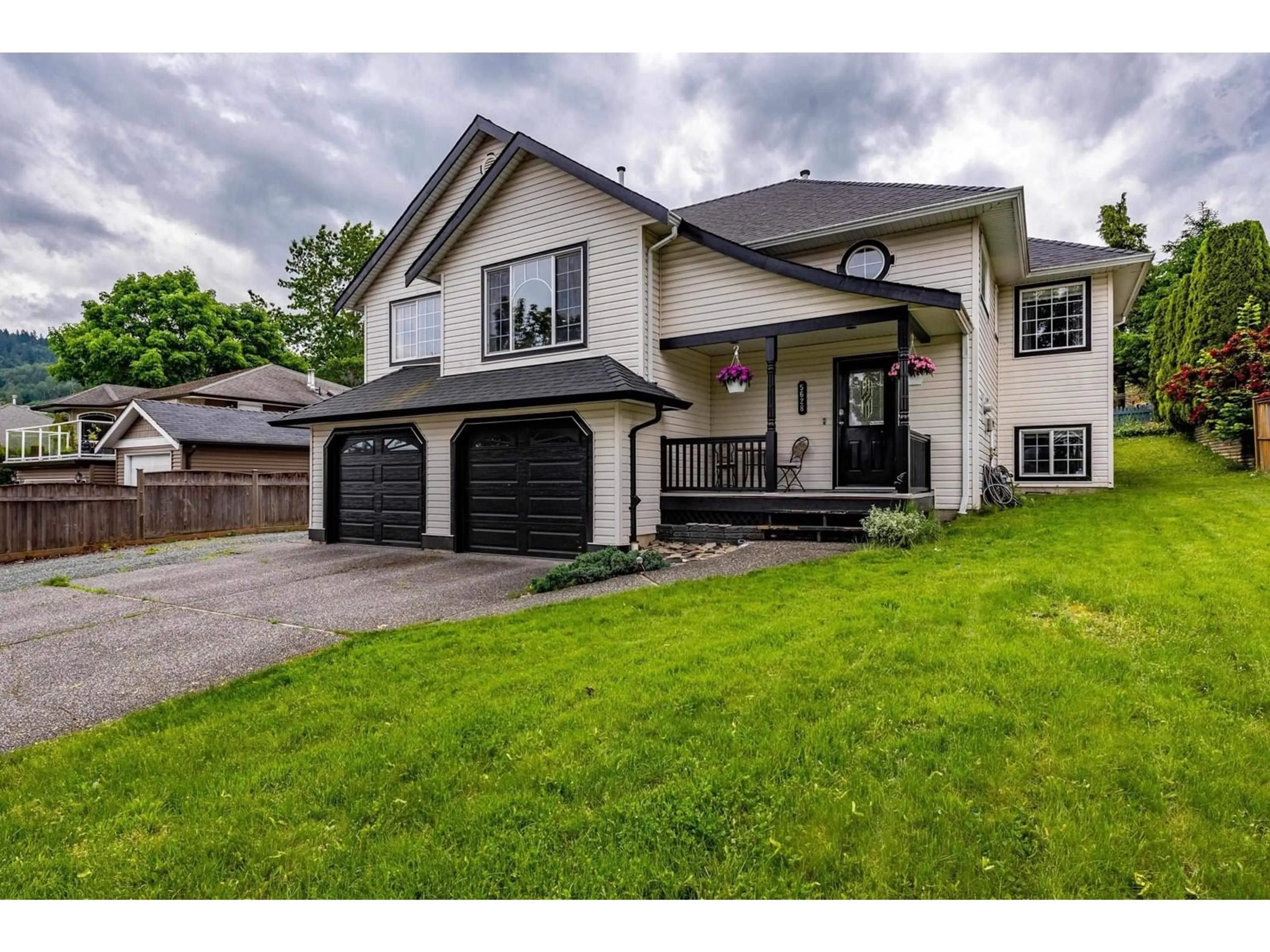 Home with vinyl exterior material, street for 5628 THORNHILL STREET, Chilliwack British Columbia V2R3Y7