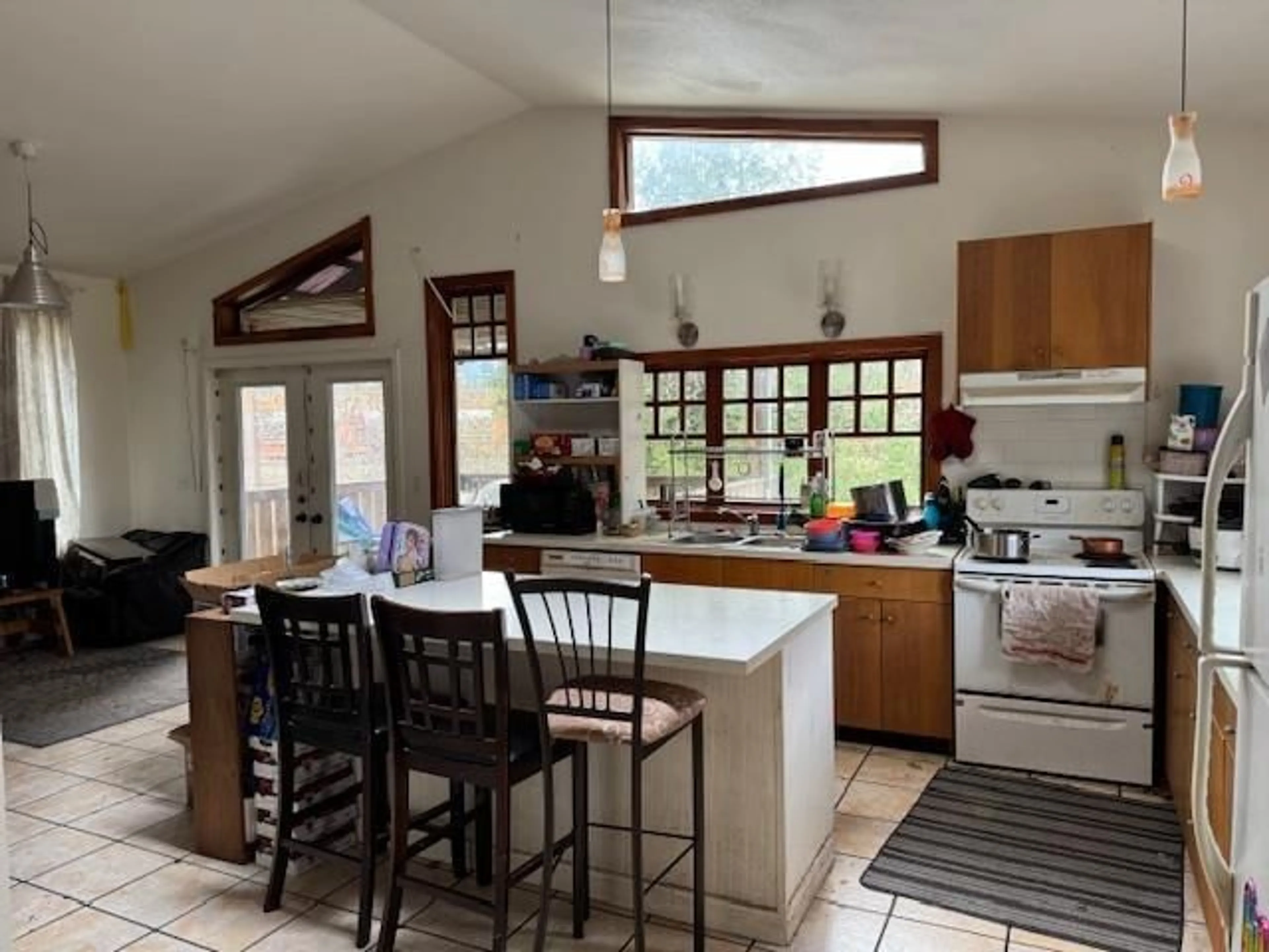 Open concept kitchen, ceramic/tile floor for 410 HUDSON BAY STREET, Hope British Columbia V0X1L4