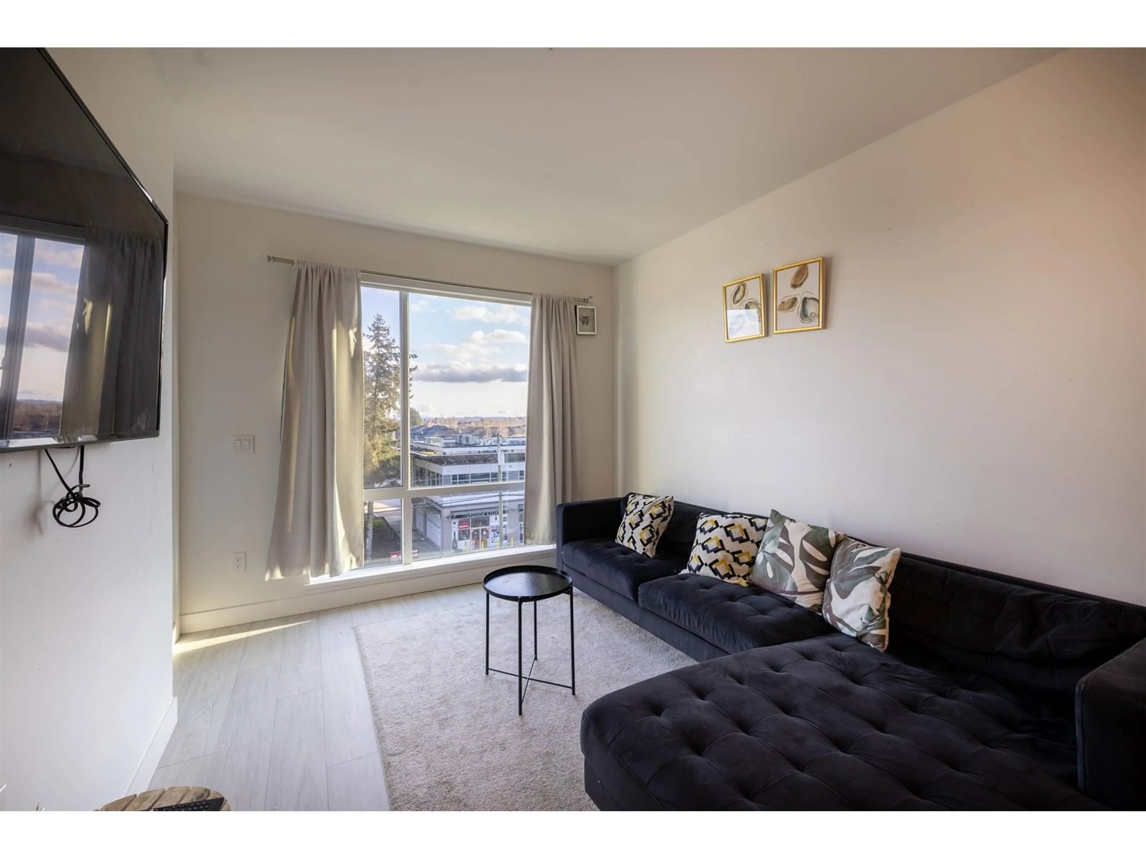 Living room with furniture, unknown for 411 - 18811 72, Surrey British Columbia V4N6W7