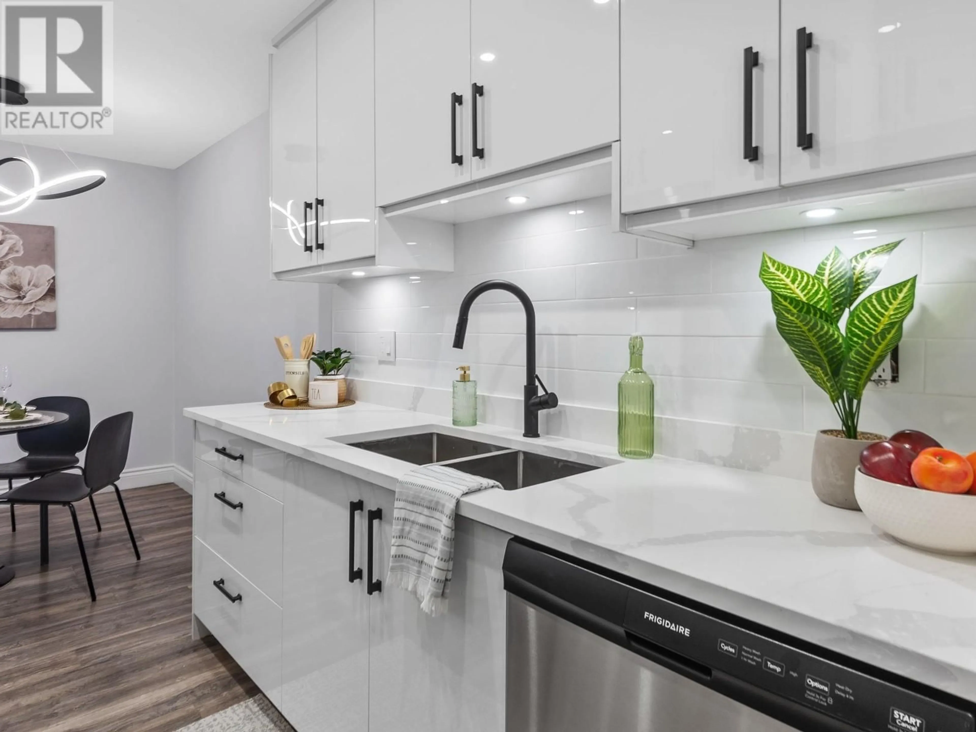 Open concept kitchen, ceramic/tile floor for 207 - 1195 PIPELINE ROAD, Coquitlam British Columbia V3B6J5