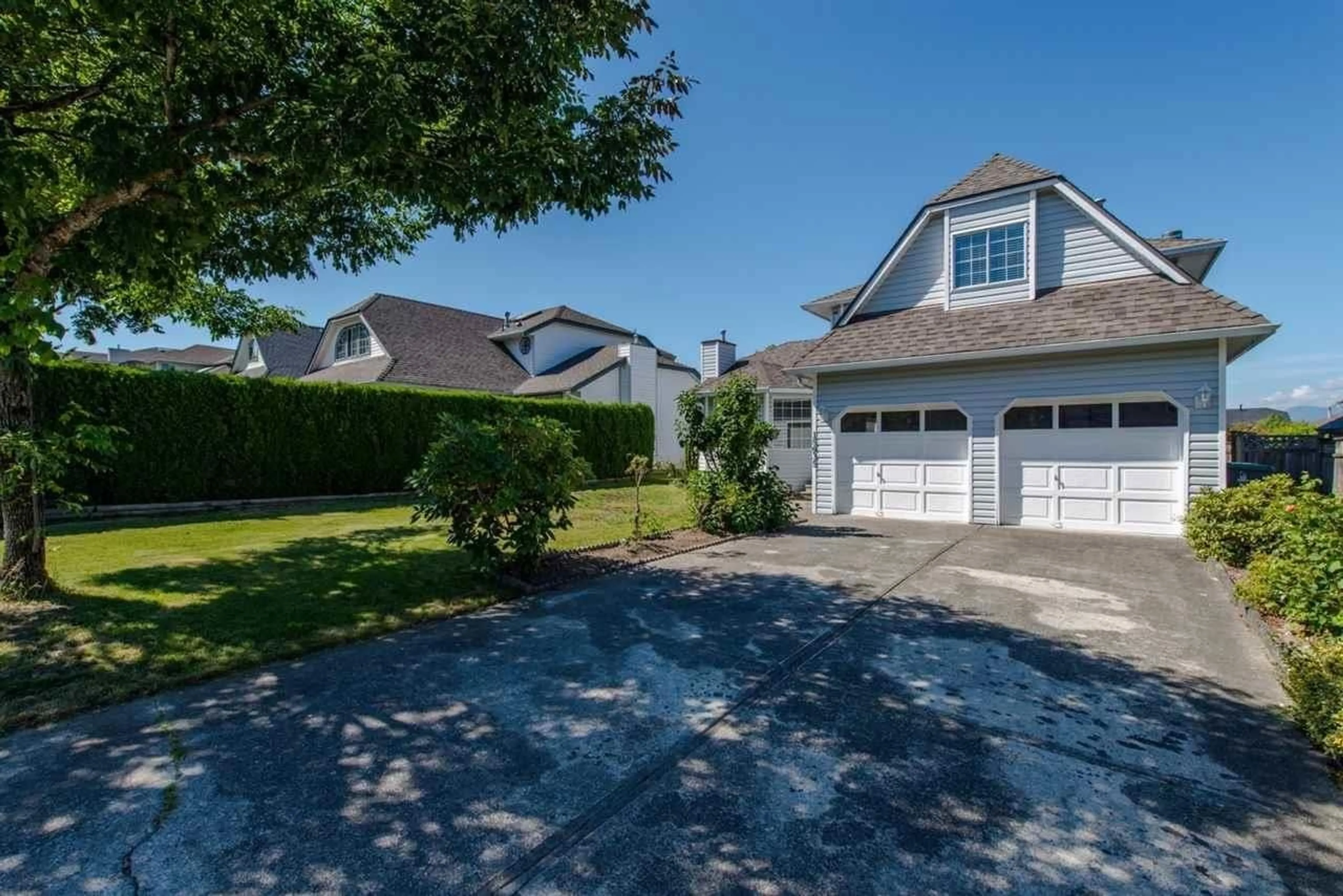 A pic from outside/outdoor area/front of a property/back of a property/a pic from drone, street for 15935 88A, Surrey British Columbia V4N2X9