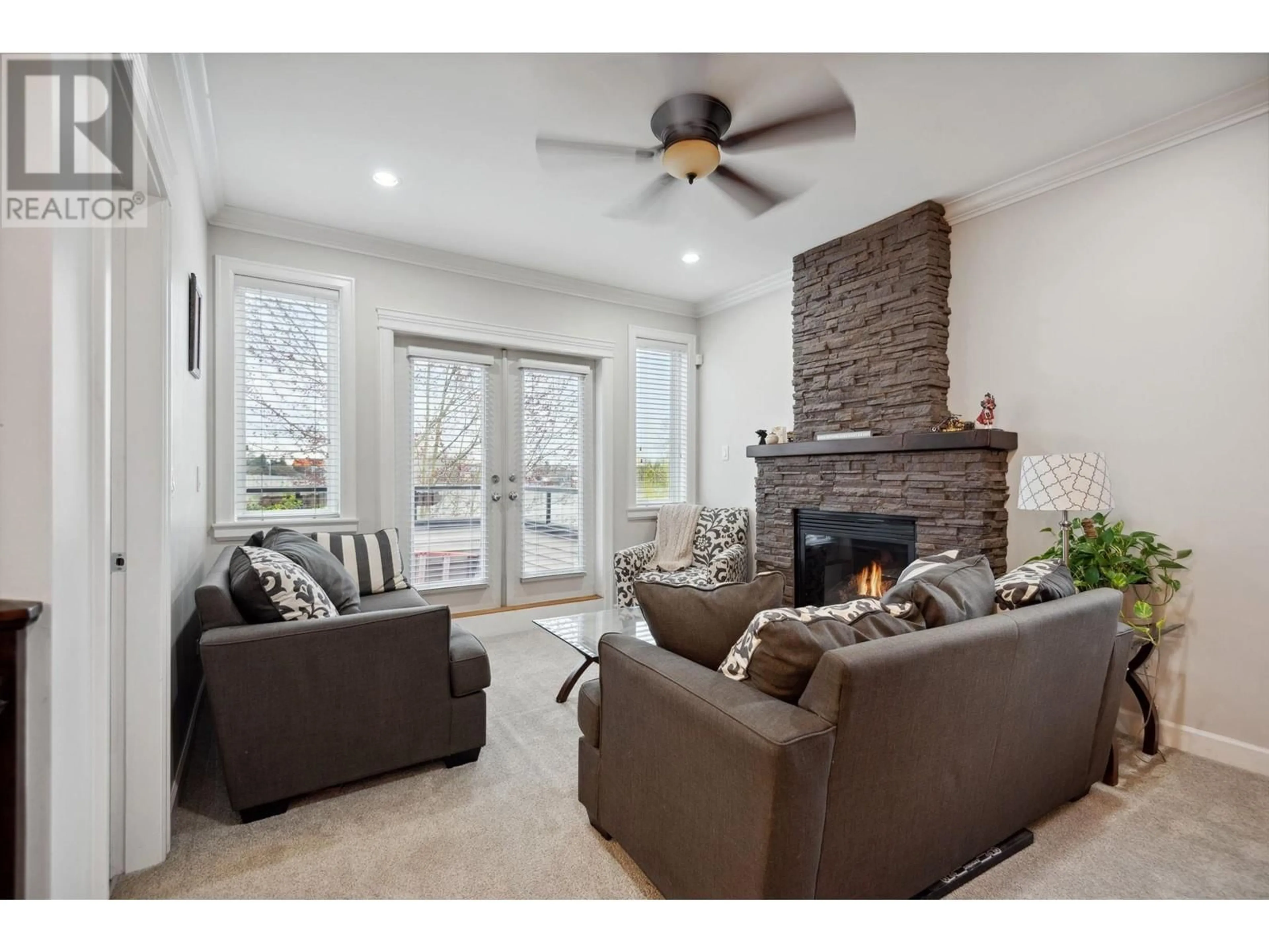 Living room with furniture, unknown for 317 JARDINE STREET, New Westminster British Columbia V3M5M6