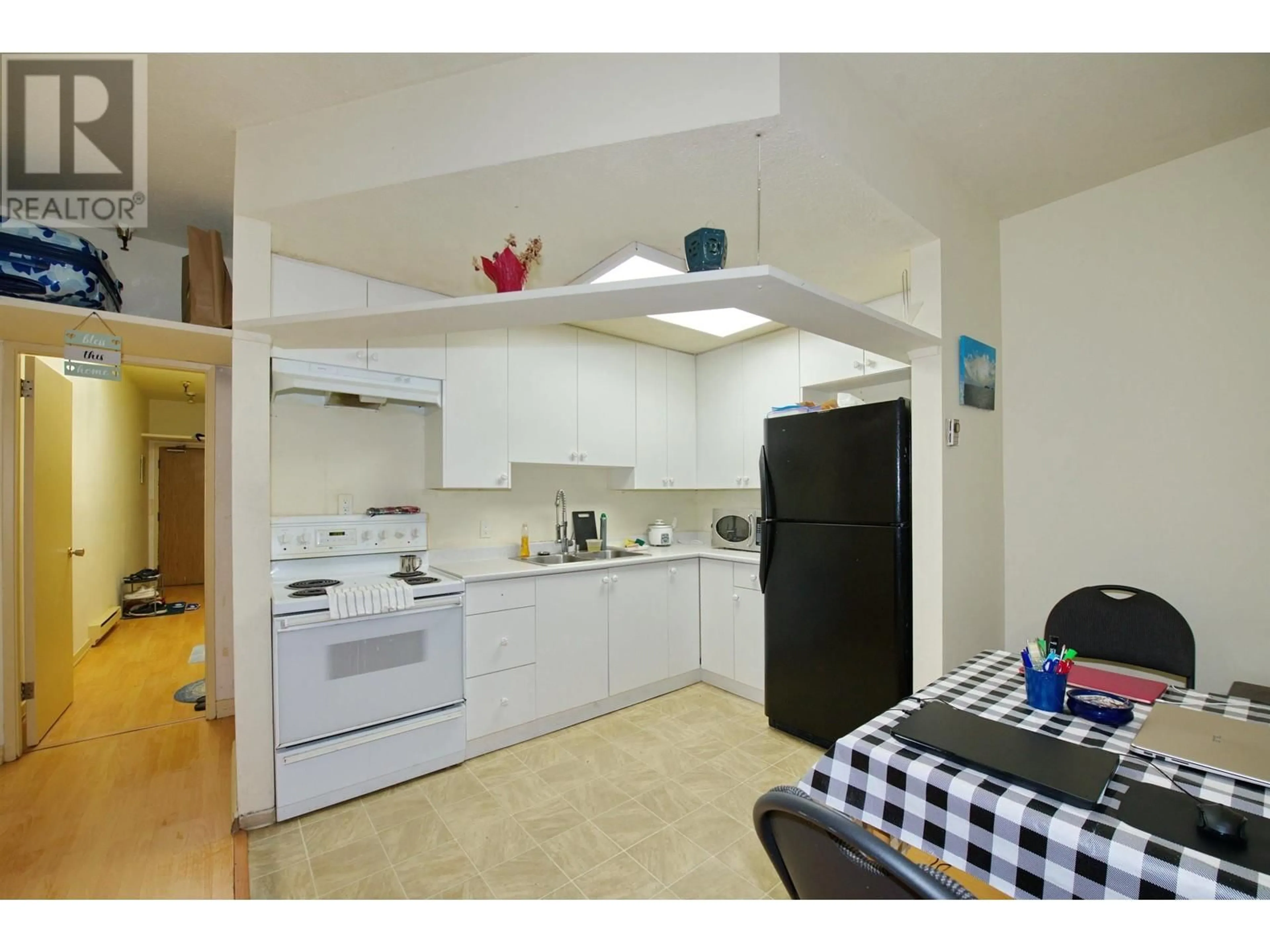Standard kitchen, unknown for 2 - 862 BROADWAY, Vancouver British Columbia V5T1Y1