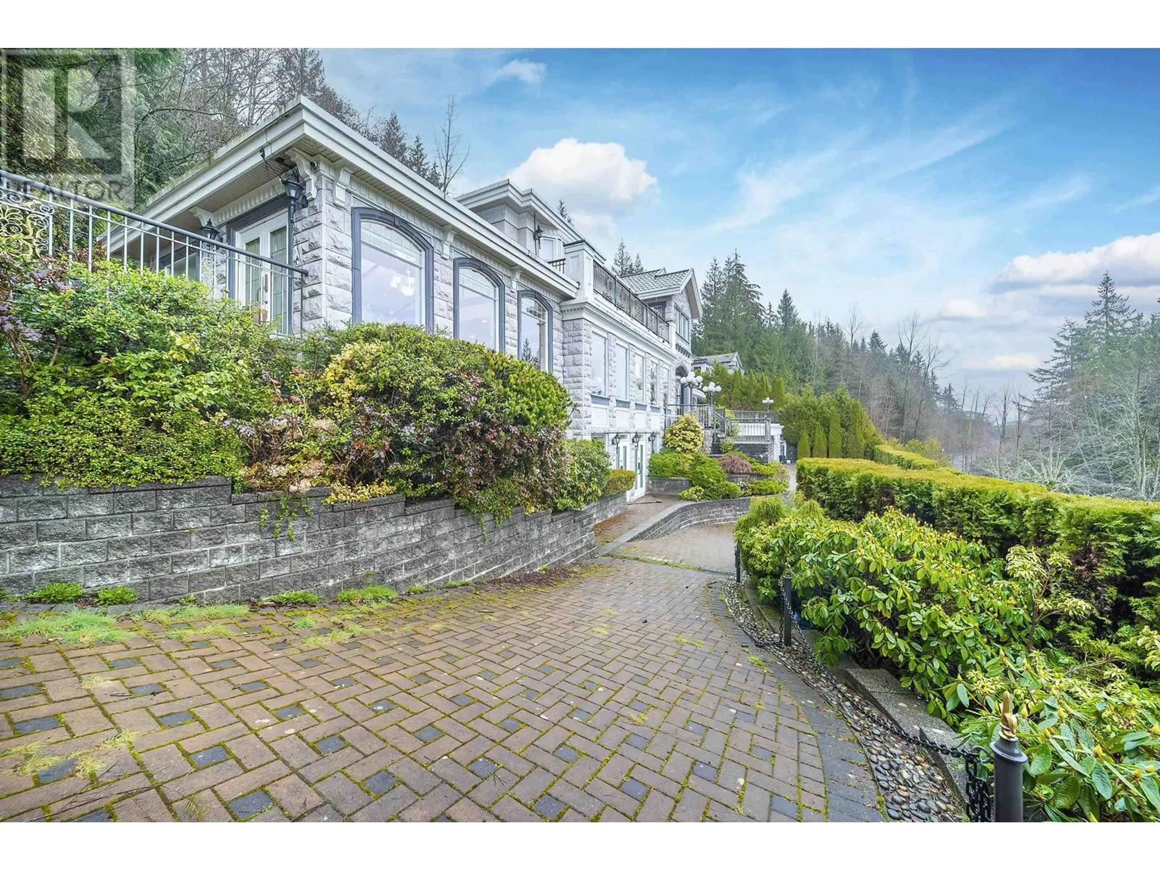 A pic from outside/outdoor area/front of a property/back of a property/a pic from drone, unknown for 1609 PINECREST DRIVE, West Vancouver British Columbia V7S3H3