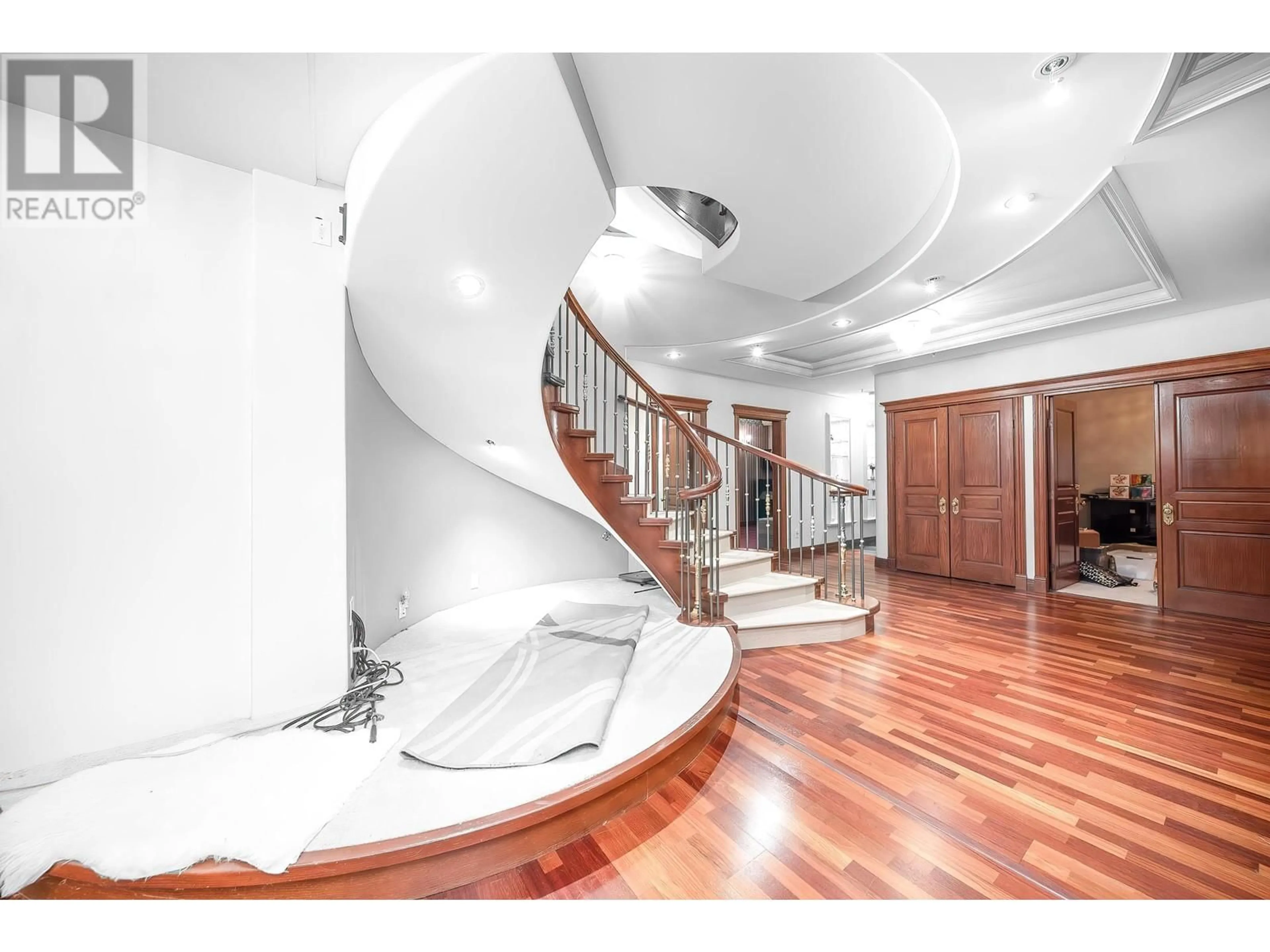 Indoor foyer for 1609 PINECREST DRIVE, West Vancouver British Columbia V7S3H3