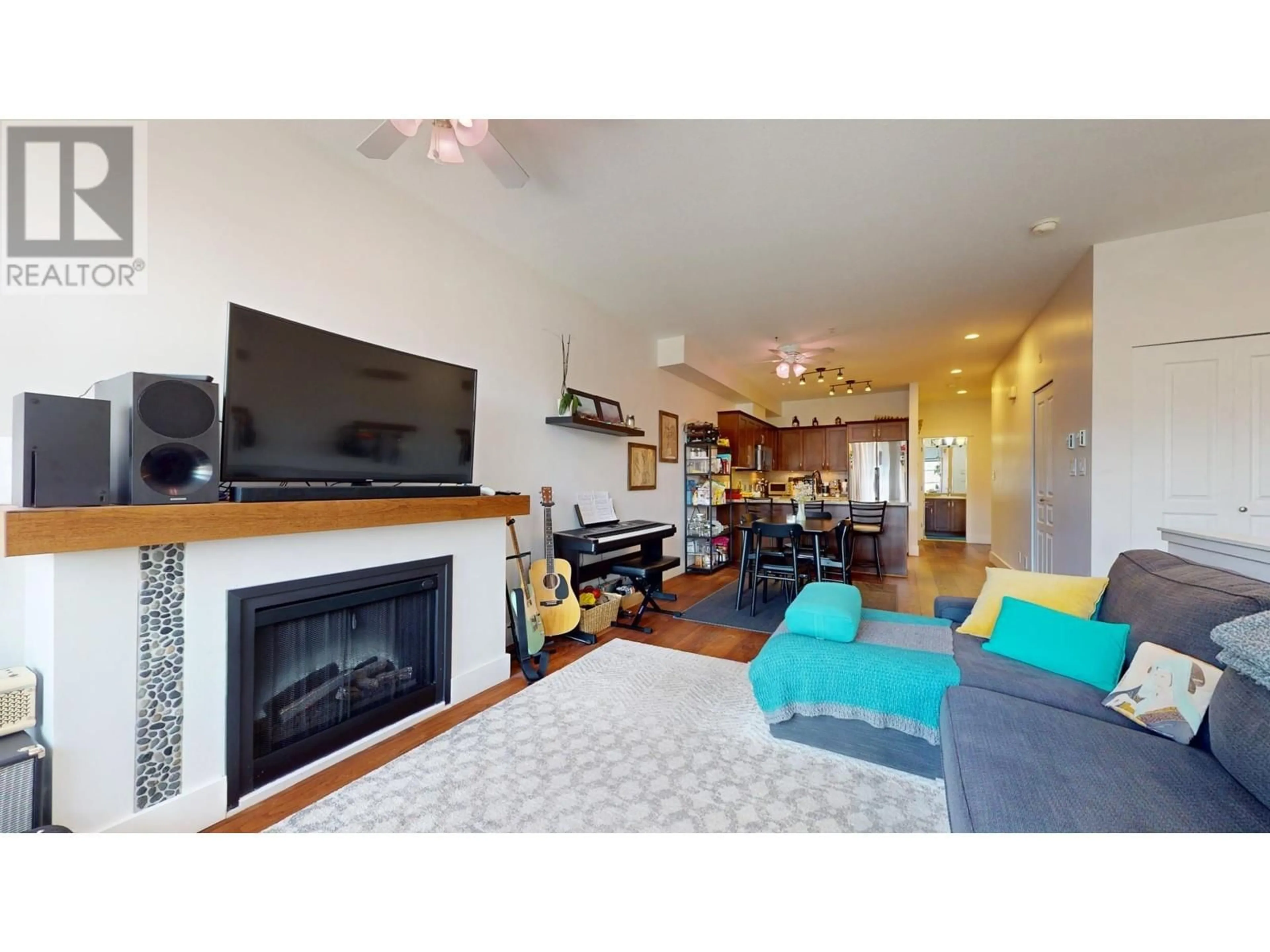 Living room with furniture, wood/laminate floor for 1308 MAIN STREET, Squamish British Columbia V8B0R2