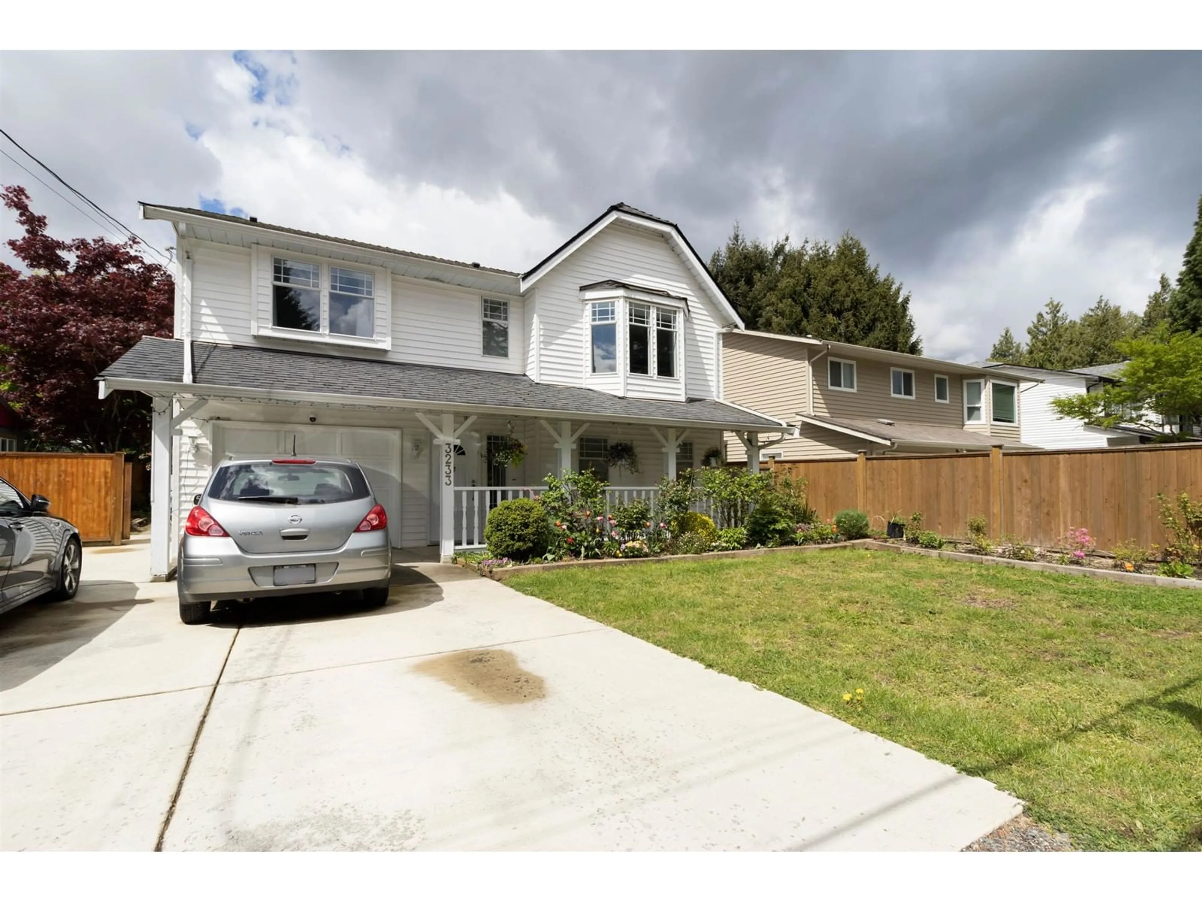 Home with vinyl exterior material, street for 3233 273, Langley British Columbia V4W3H9