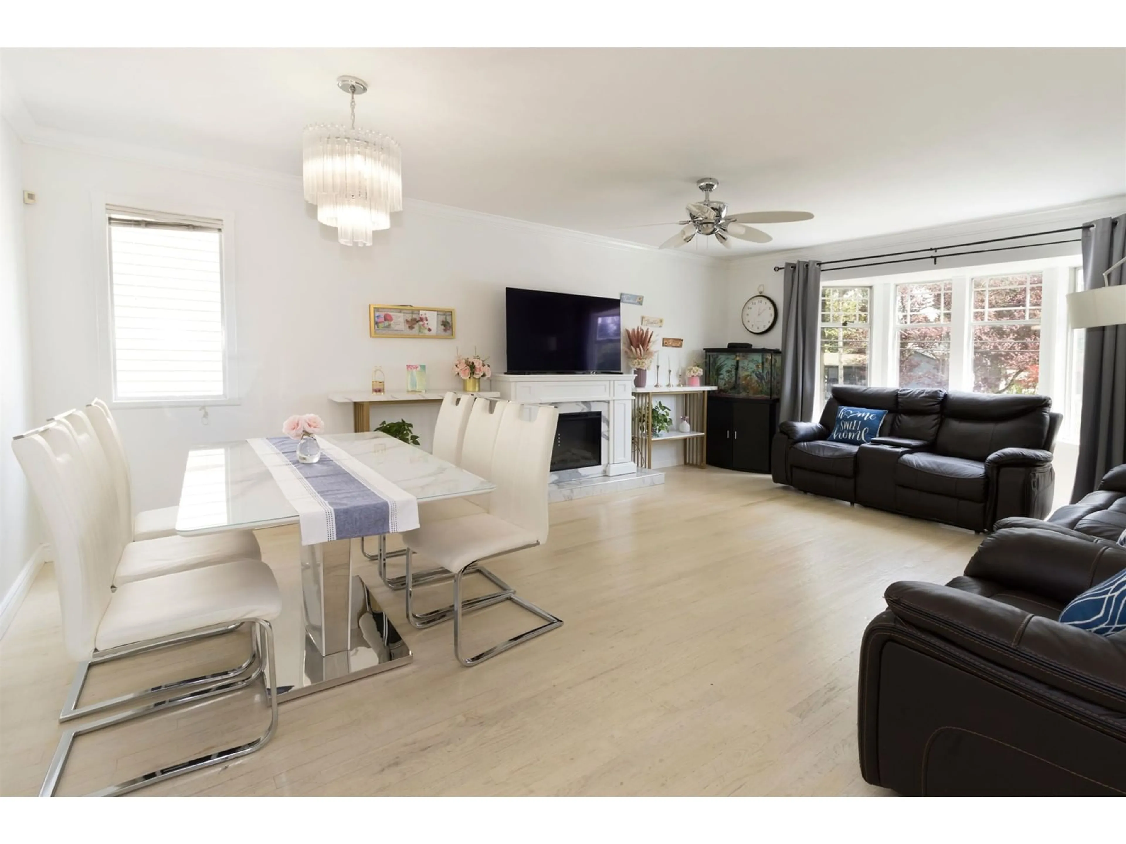 Living room with furniture, unknown for 3233 273, Langley British Columbia V4W3H9