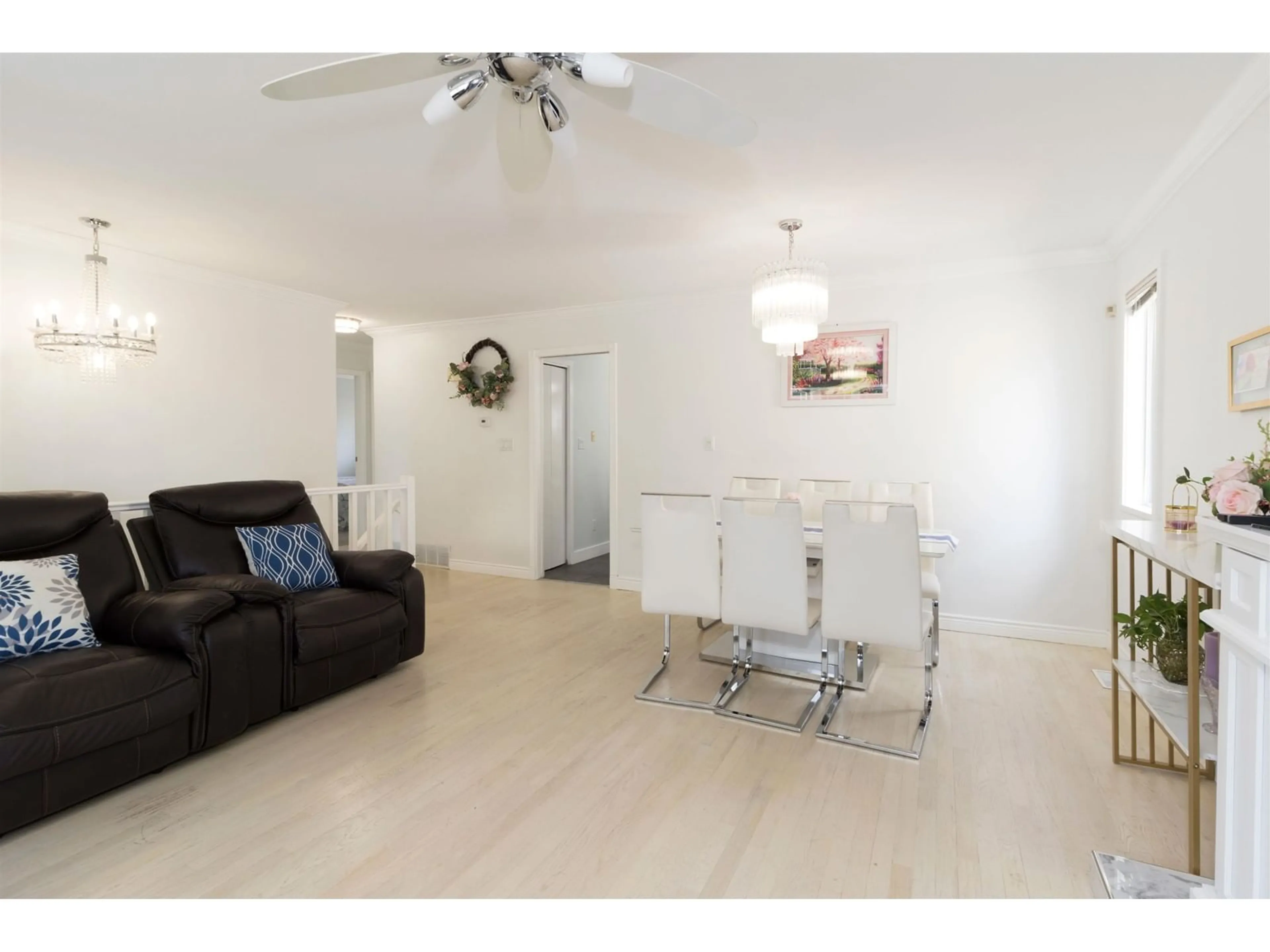 Living room with furniture, unknown for 3233 273, Langley British Columbia V4W3H9