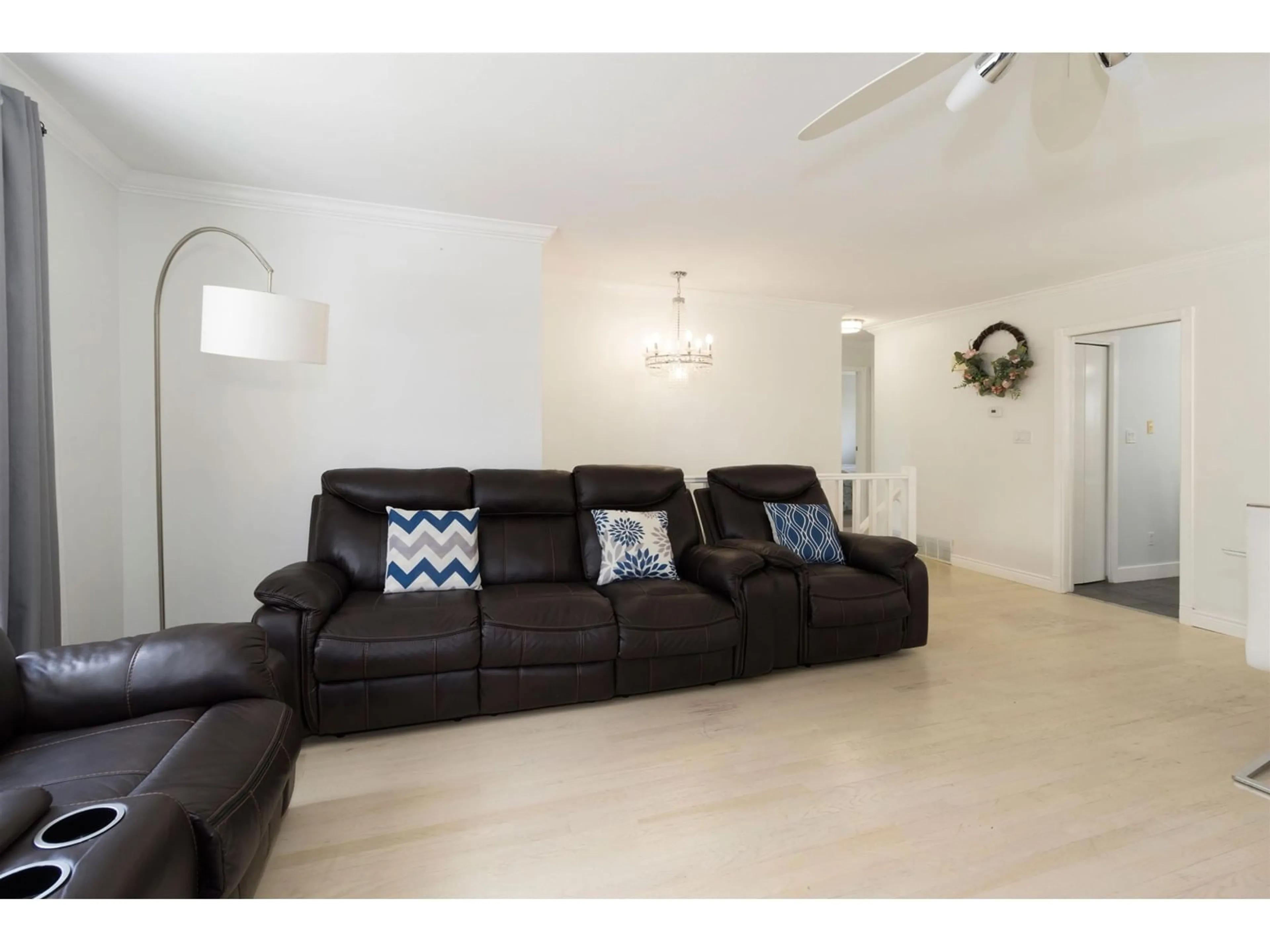 Living room with furniture, unknown for 3233 273, Langley British Columbia V4W3H9