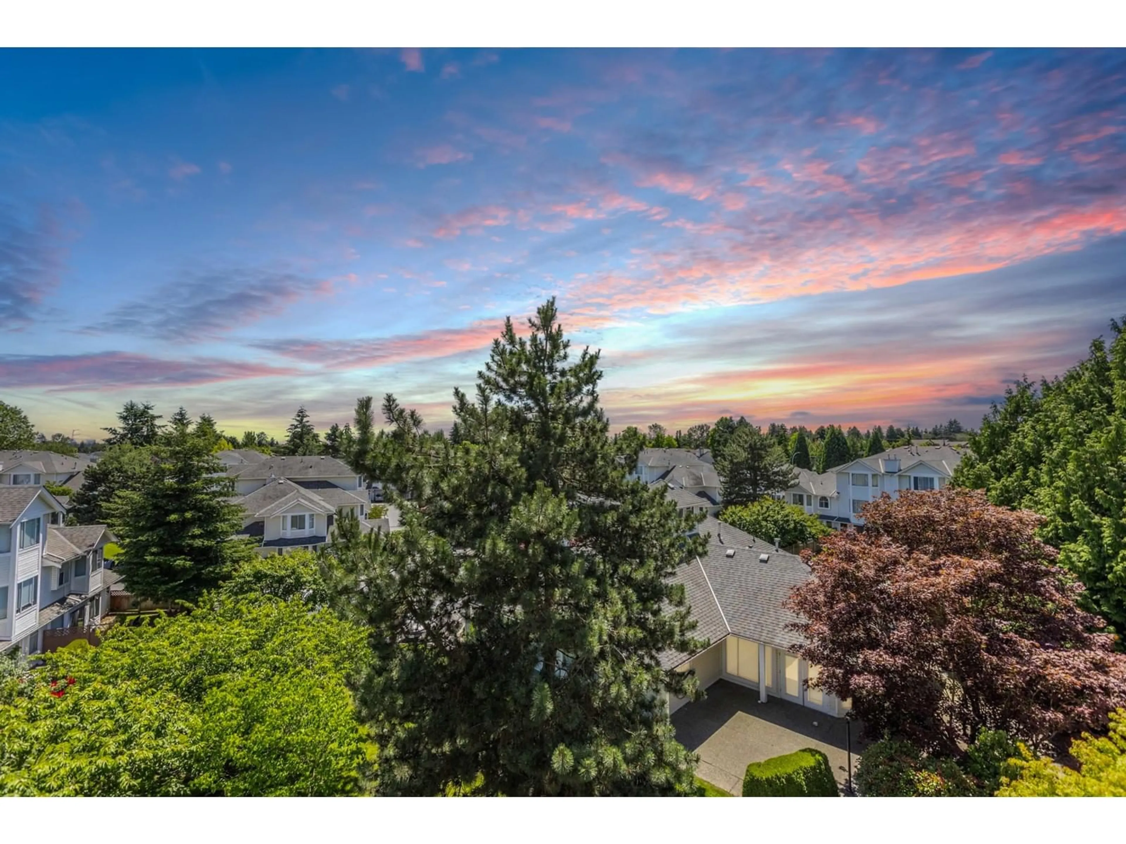 A pic from outside/outdoor area/front of a property/back of a property/a pic from drone, unknown for 409 - 12130 80TH, Surrey British Columbia V3W0V2