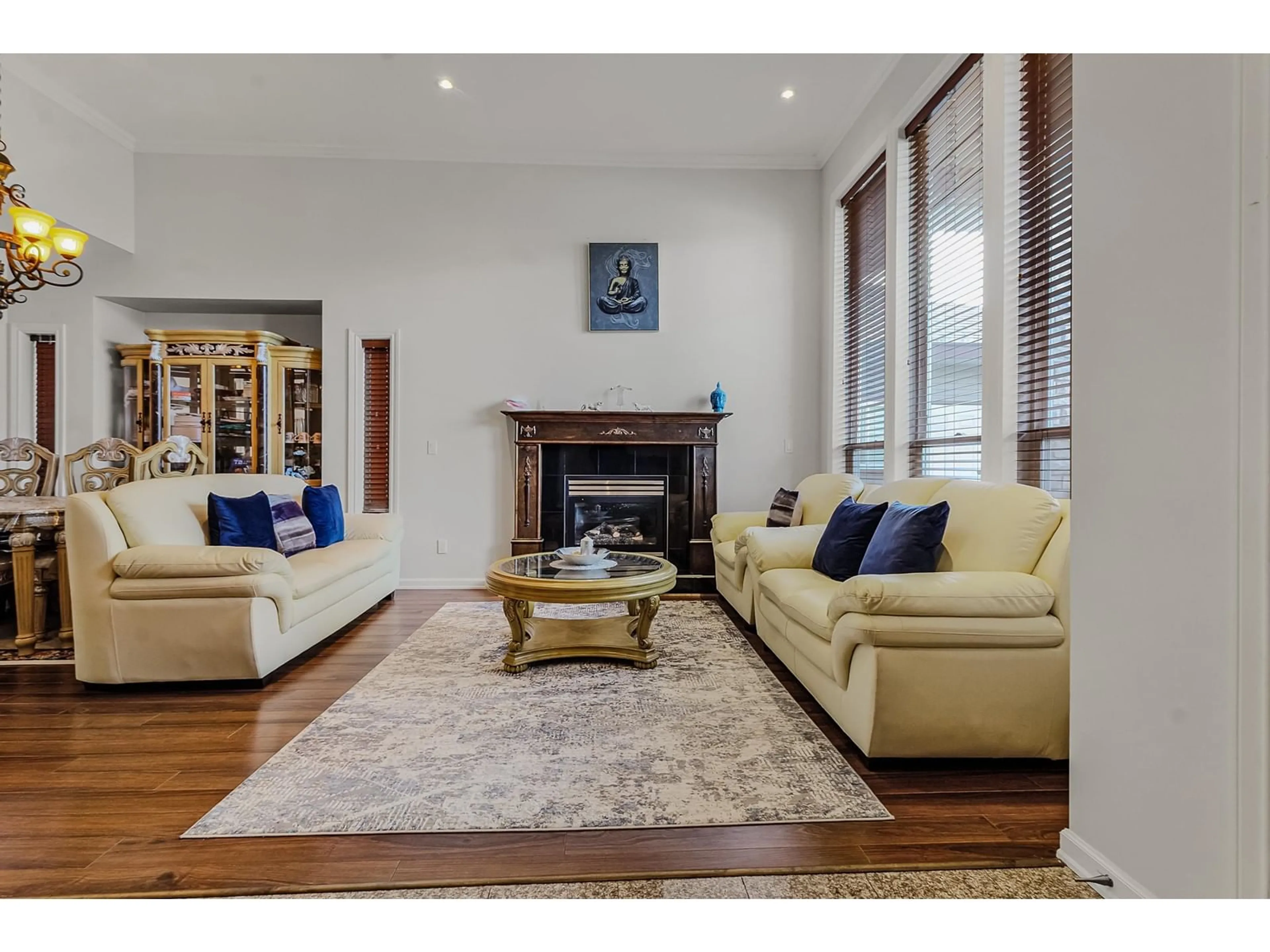 Living room with furniture, wood/laminate floor for 17460 64A, Surrey British Columbia V3S3K9