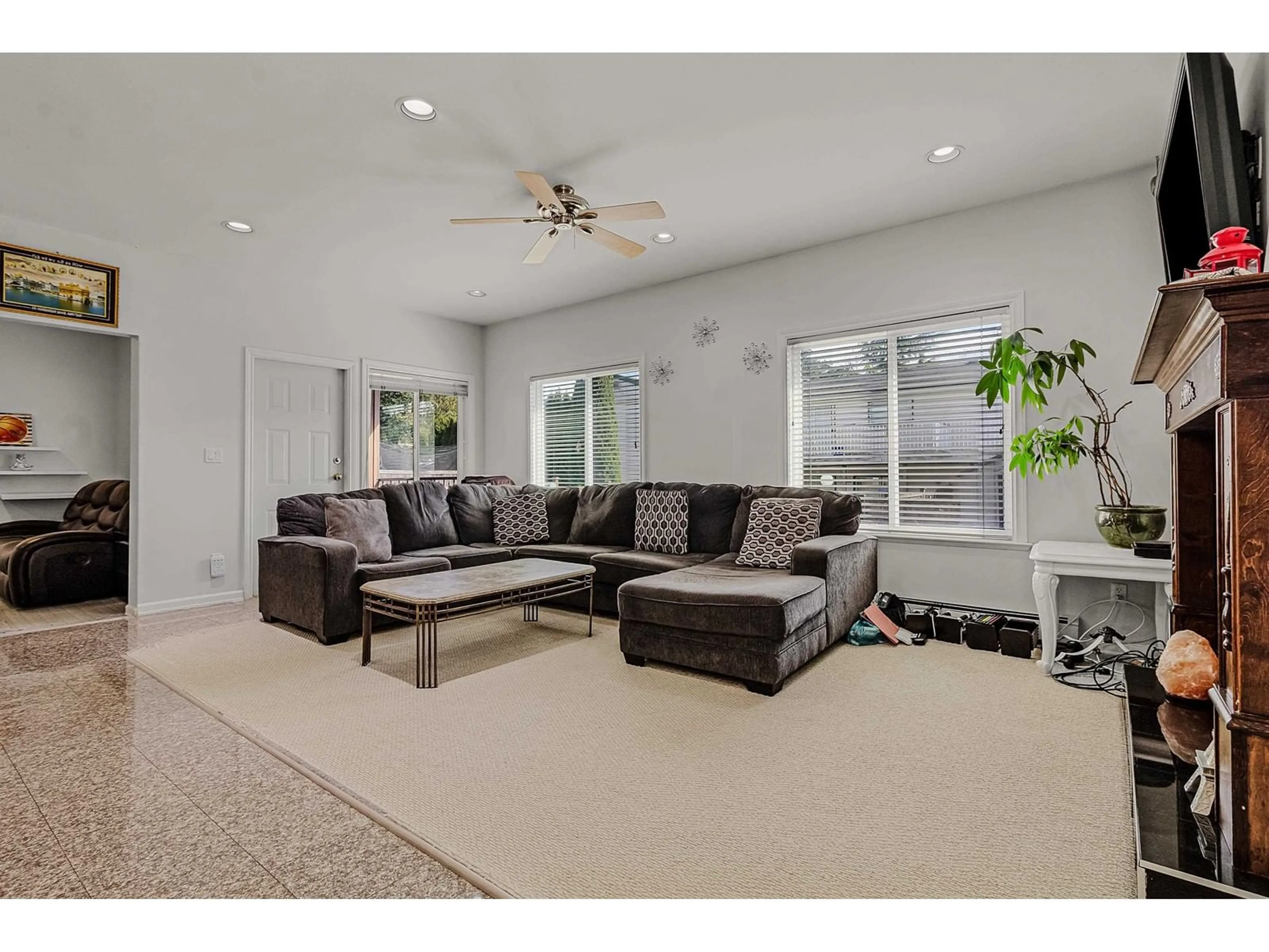 Living room with furniture, unknown for 17460 64A, Surrey British Columbia V3S3K9
