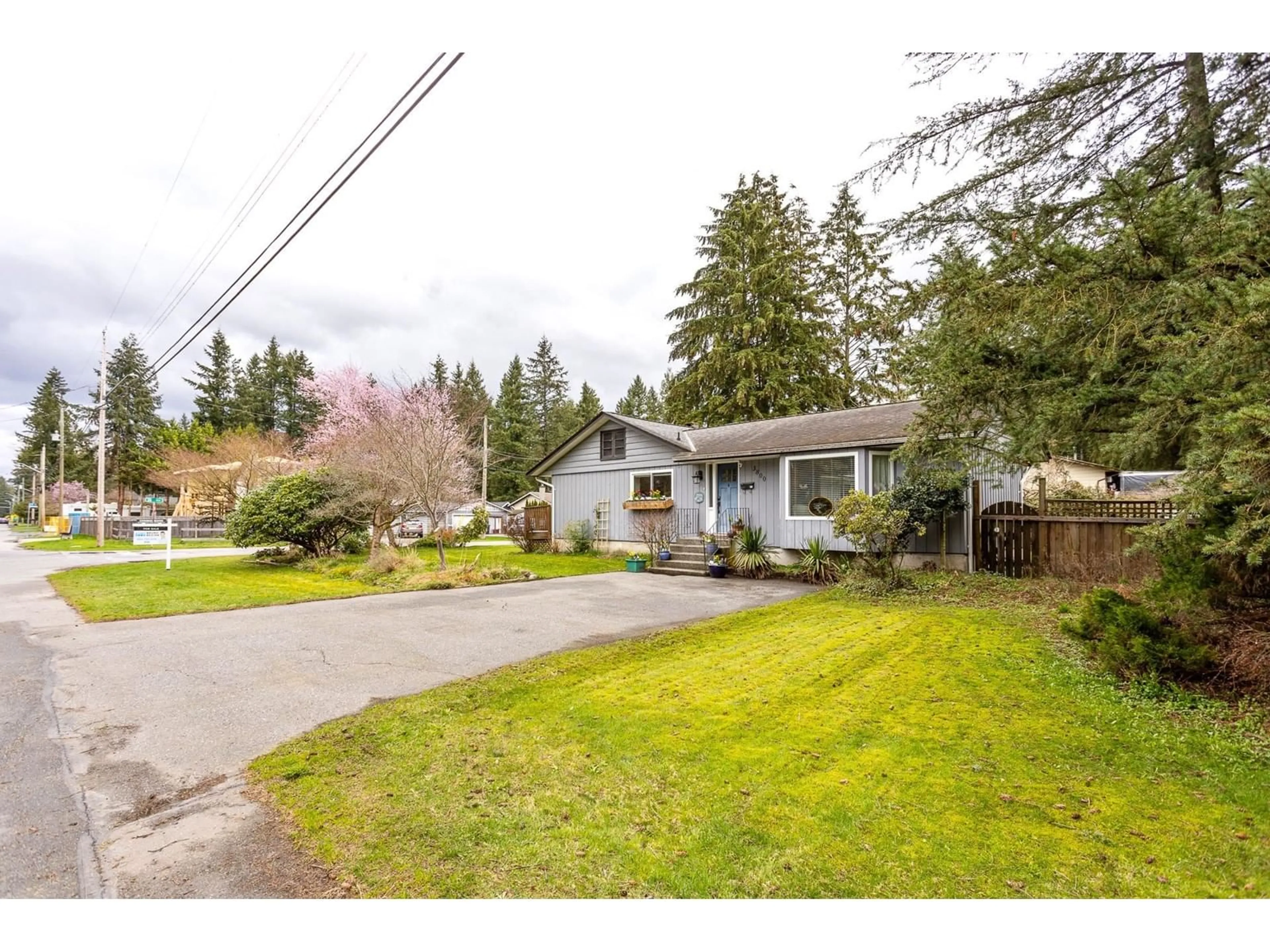 A pic from outside/outdoor area/front of a property/back of a property/a pic from drone, street for 3800 204, Langley British Columbia V3A1X4