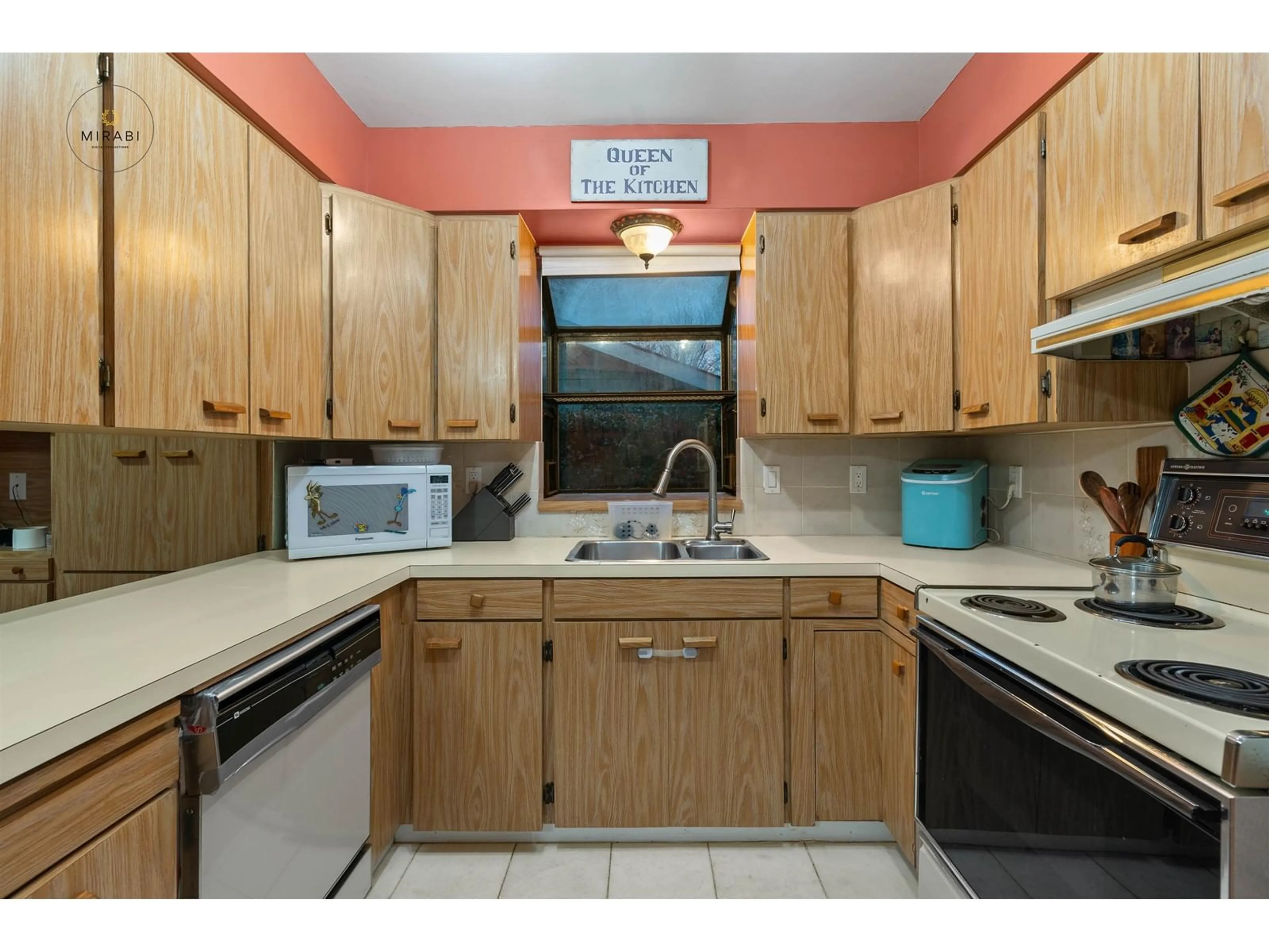 Standard kitchen, unknown for 19976 49, Langley British Columbia V3A3R6