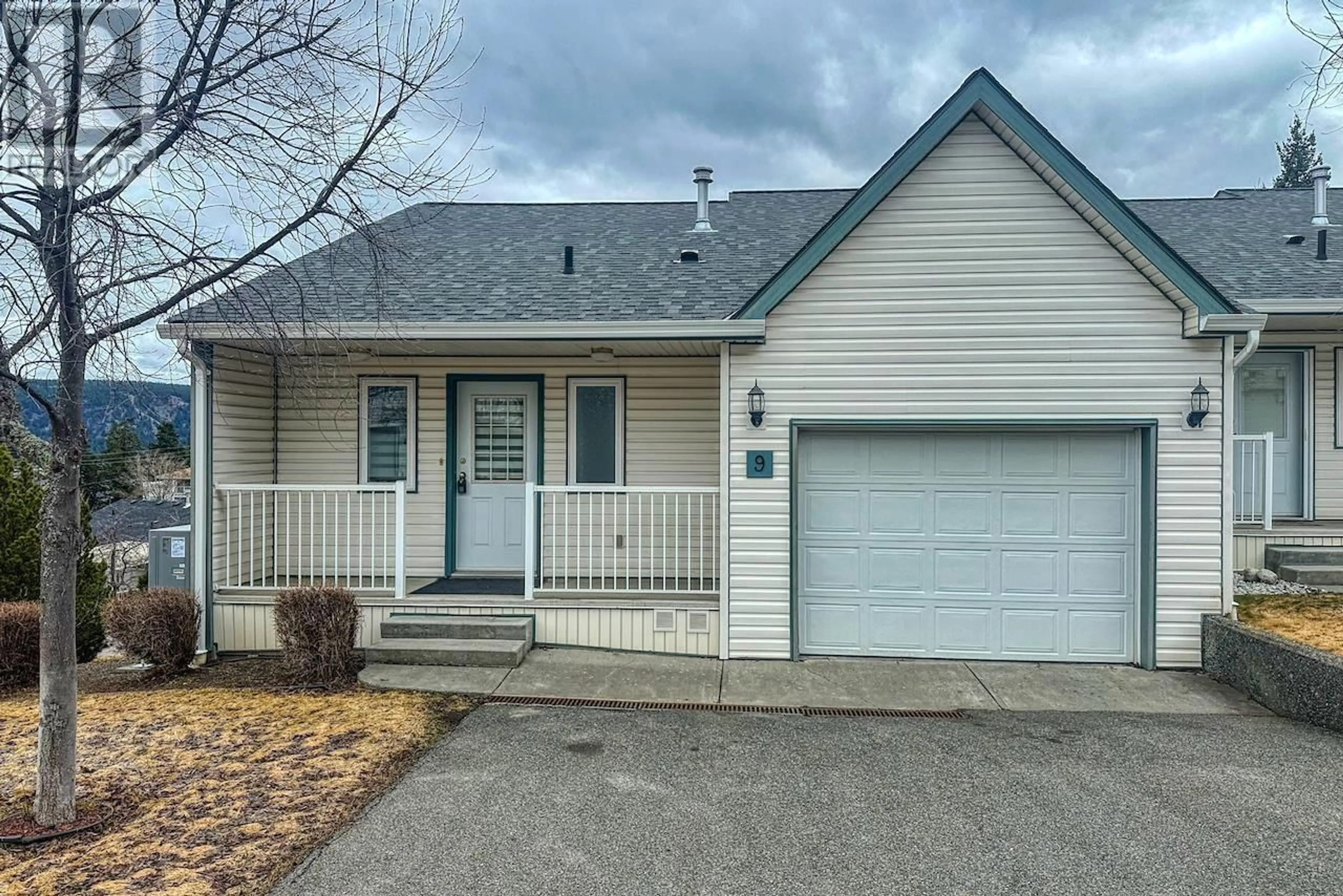 Home with vinyl exterior material, street for 9 - 11 EAGLE CRESCENT, Williams Lake British Columbia V2G4R6