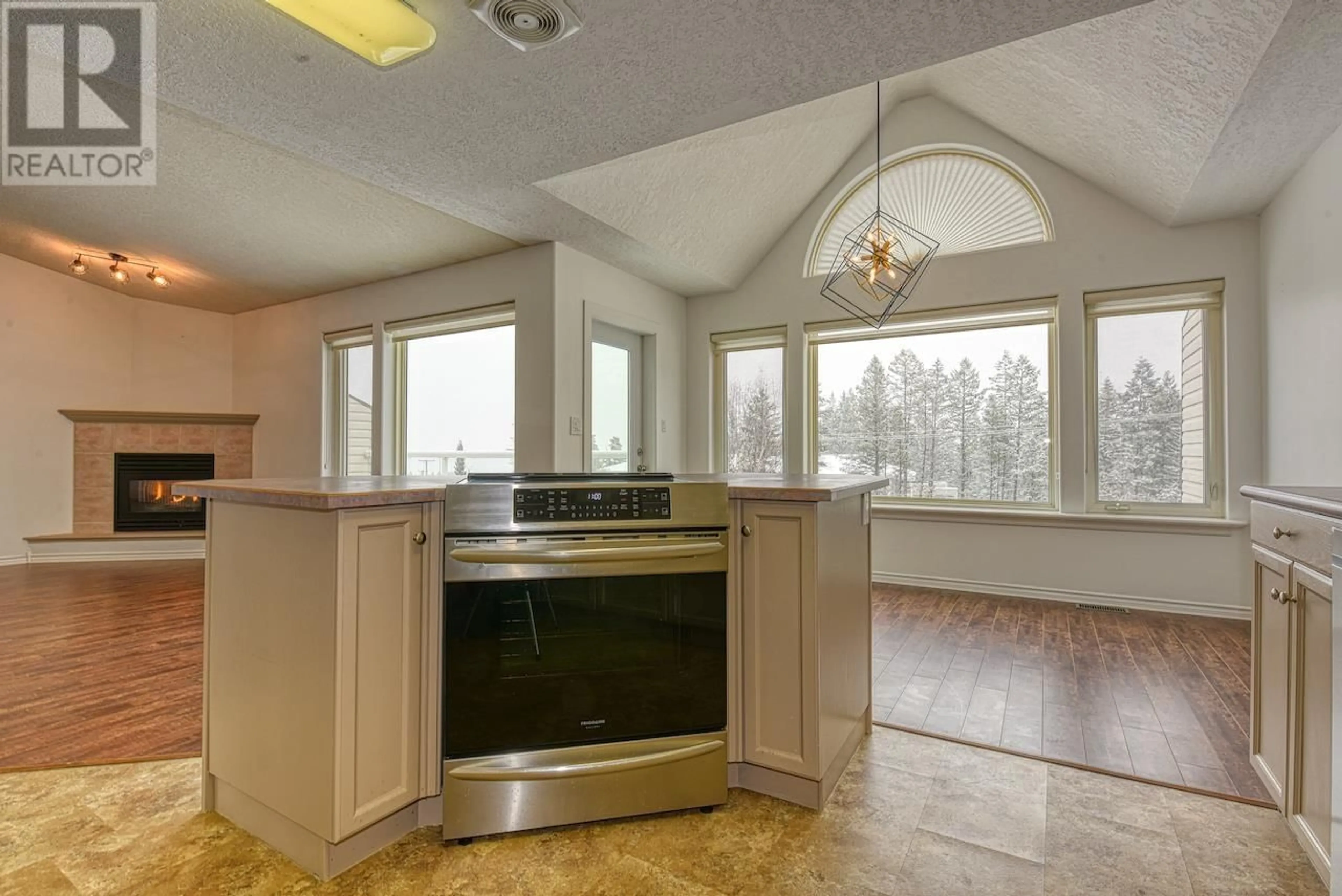 Open concept kitchen, ceramic/tile floor for 9 - 11 EAGLE CRESCENT, Williams Lake British Columbia V2G4R6