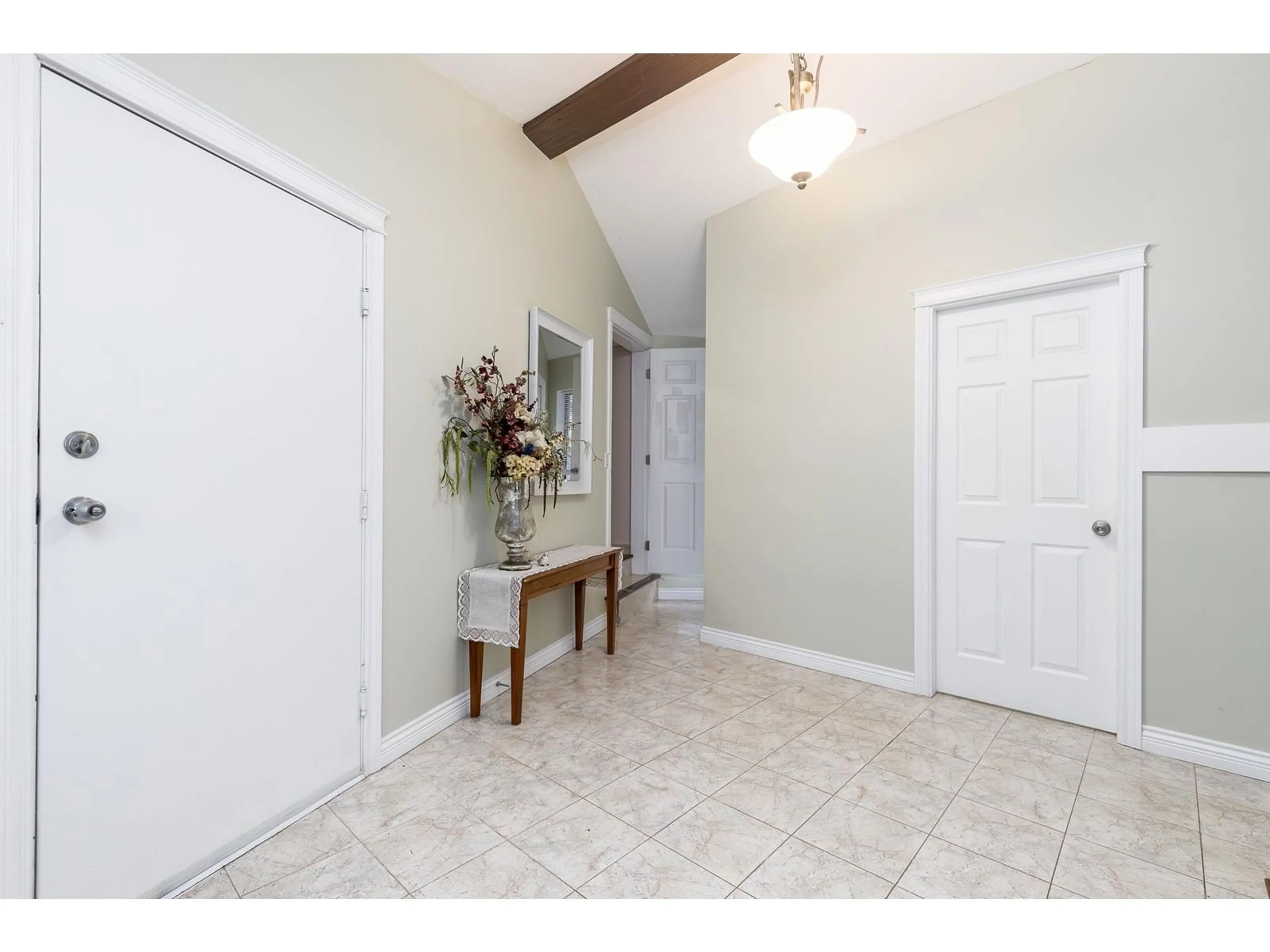 Indoor entryway for 2055 LION, Abbotsford British Columbia V3G1G3