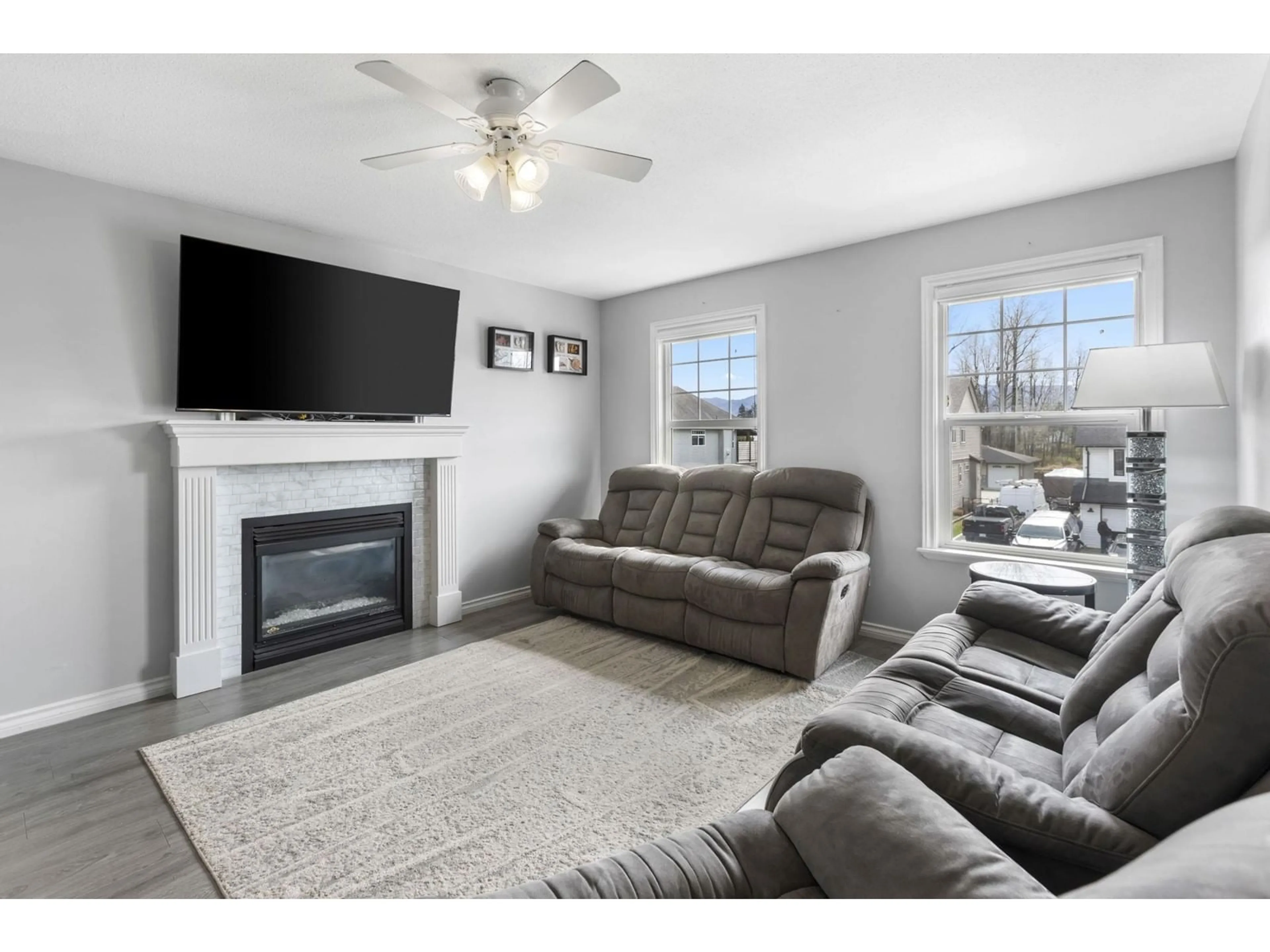 Living room with furniture, unknown for 34795 1ST, Abbotsford British Columbia V2S8C2