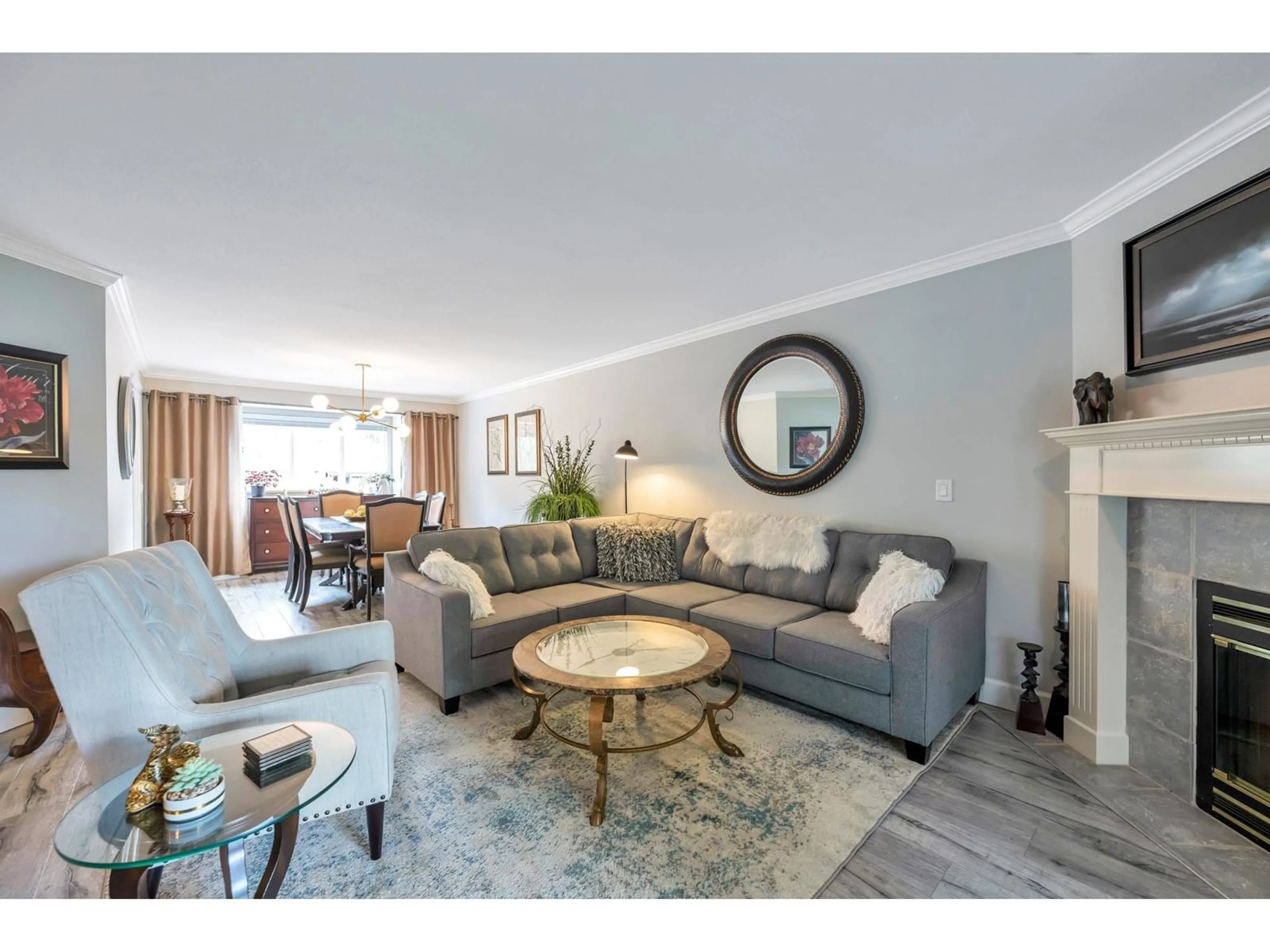 Living room with furniture, wood/laminate floor for 280 - 13888 70, Surrey British Columbia V3W0R8