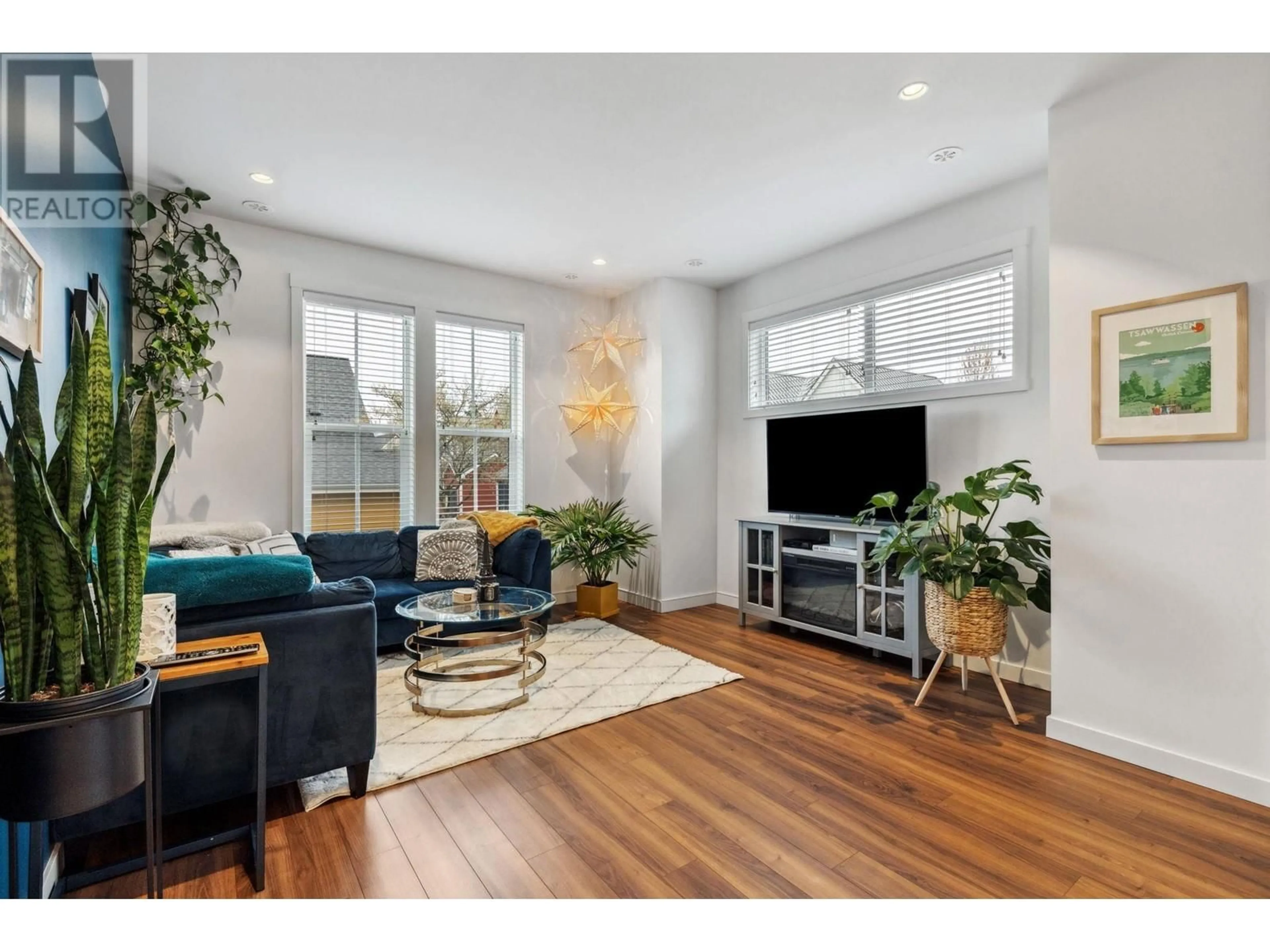 Living room with furniture, wood/laminate floor for 18 - 6427 HAMMERMILL AVENUE, Delta British Columbia V4L0B2