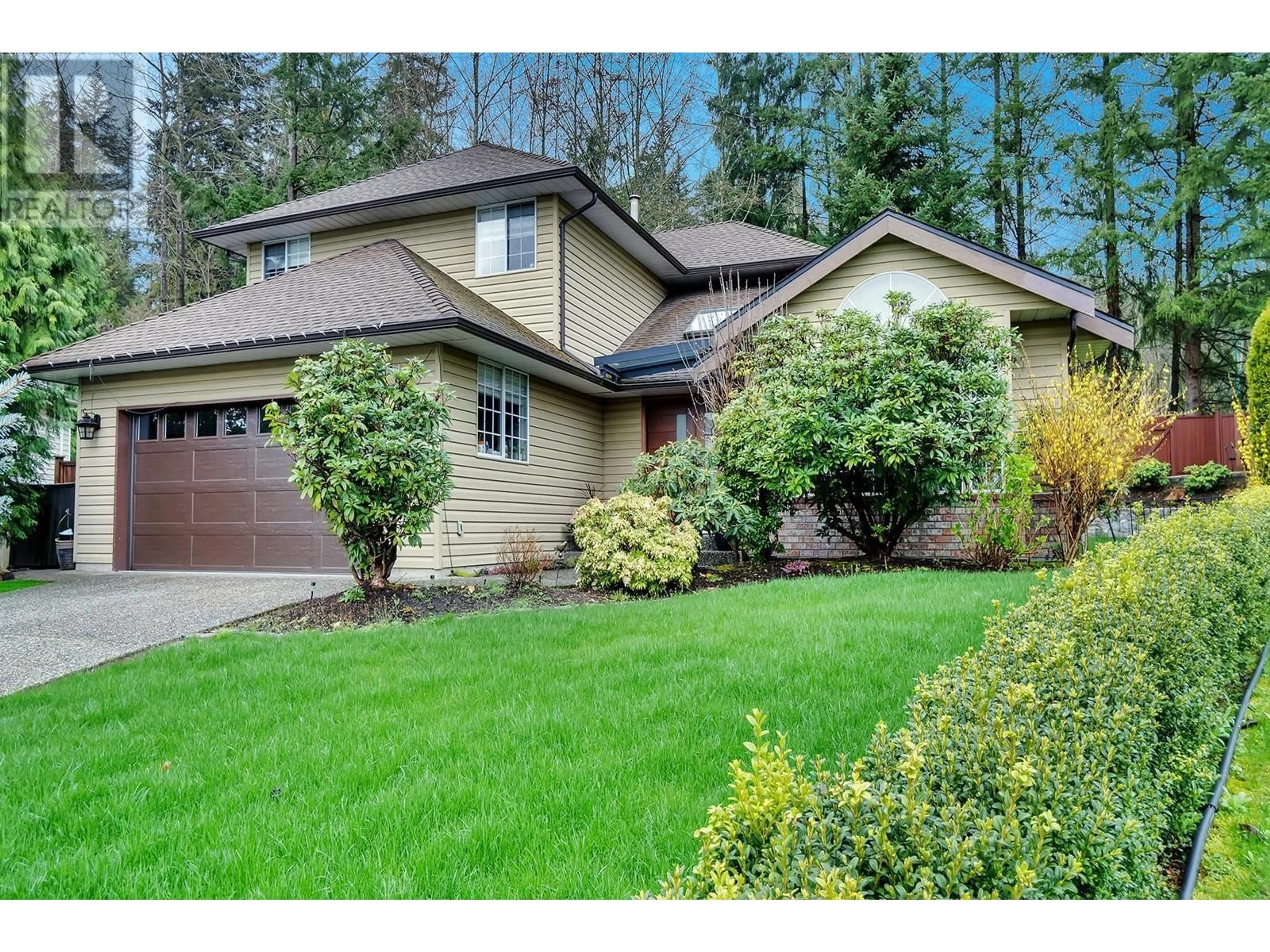 Home with vinyl exterior material, street for 2604 AUBURN PLACE, Coquitlam British Columbia V3B7B1
