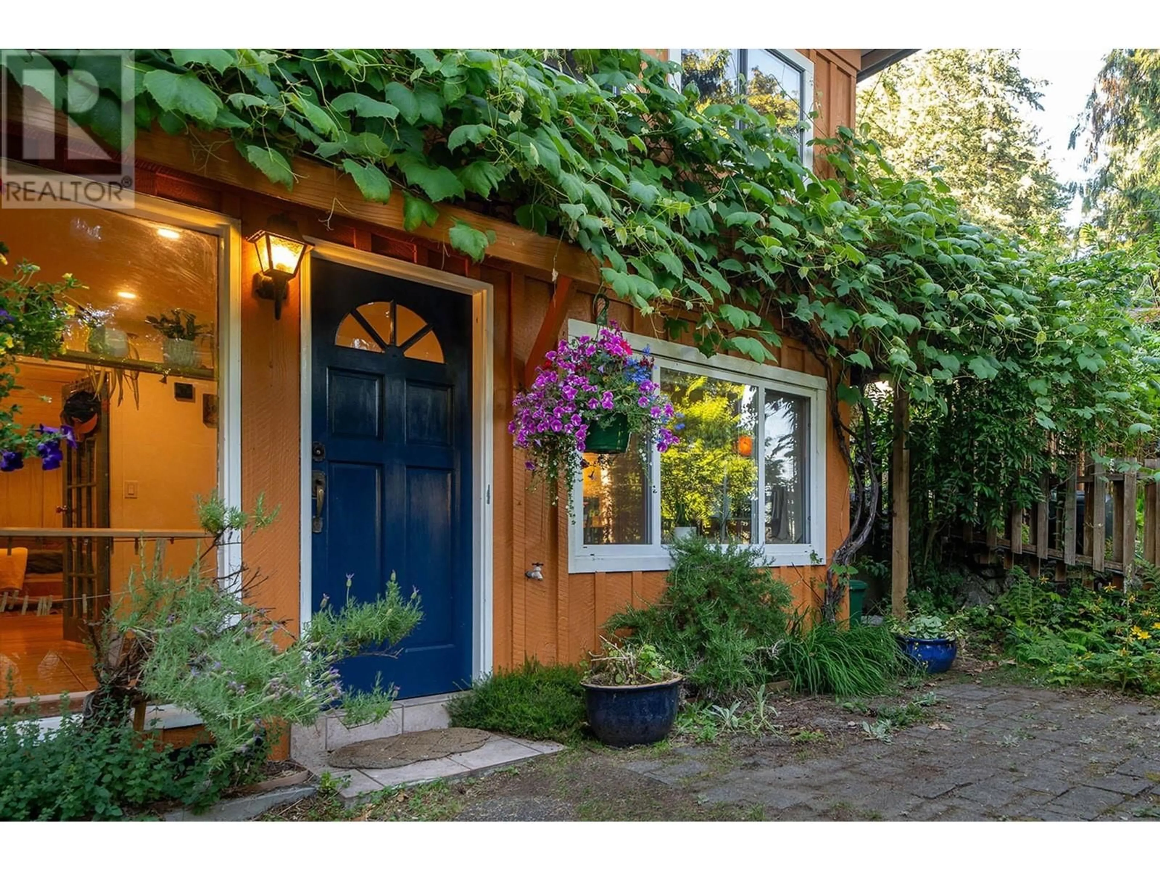 Indoor entryway for 1142 MILLER ROAD, Bowen Island British Columbia V0N1G1