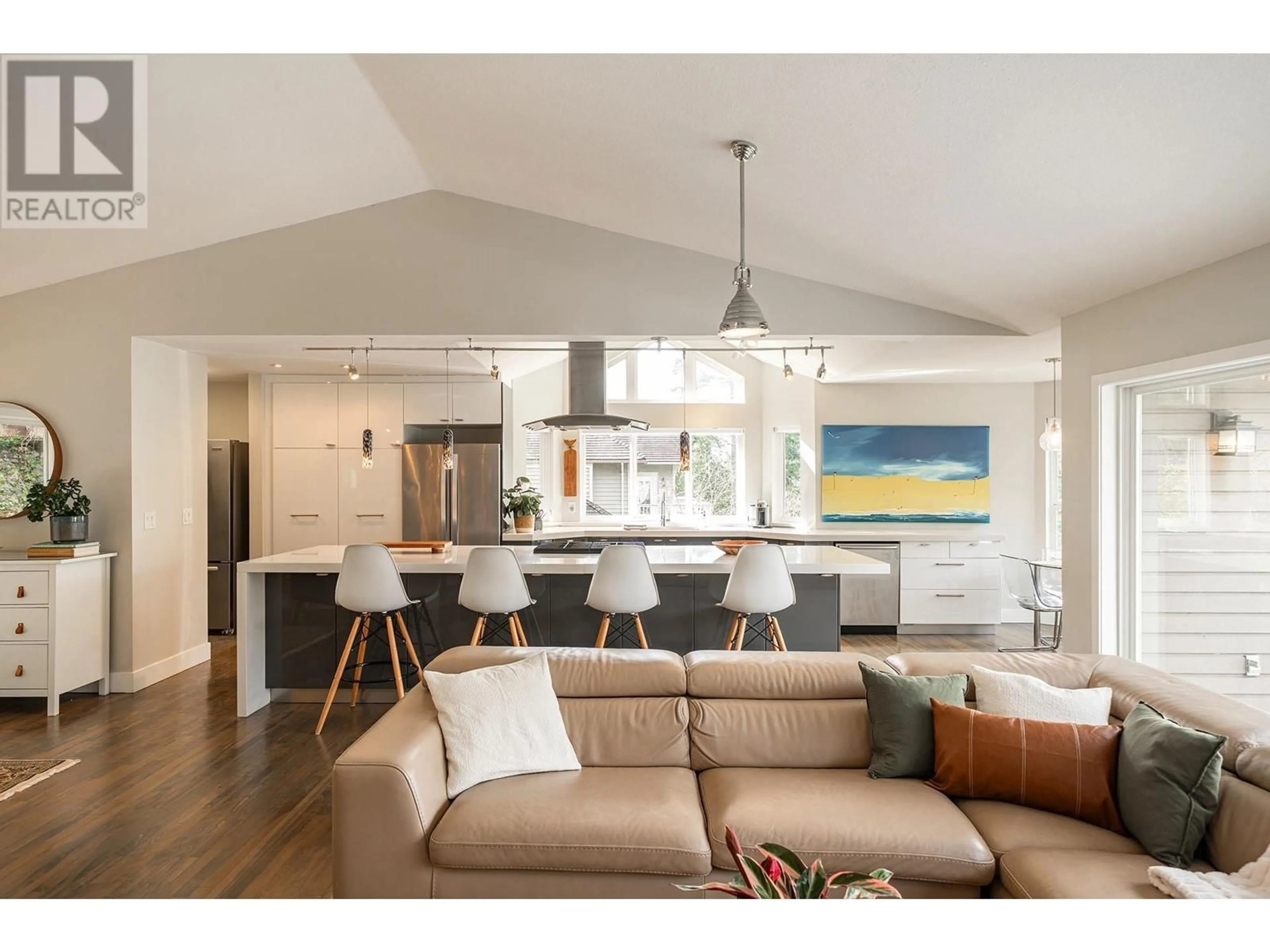 Open concept kitchen, unknown for 1609 ISLEVIEW LANE, Bowen Island British Columbia V0N1G2