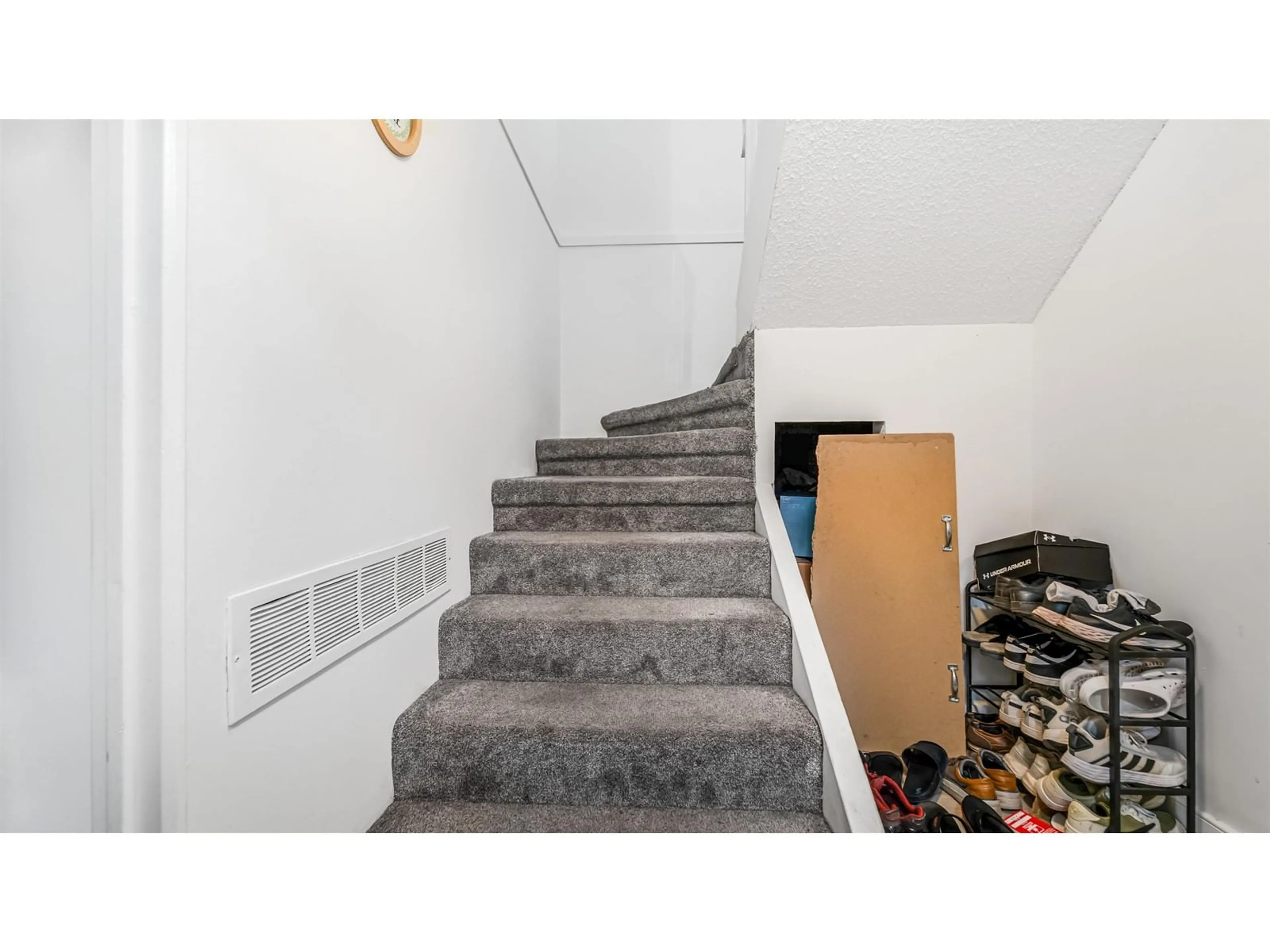 Stairs for 12 - 2241 MCCALLUM, Abbotsford British Columbia V2S3N7