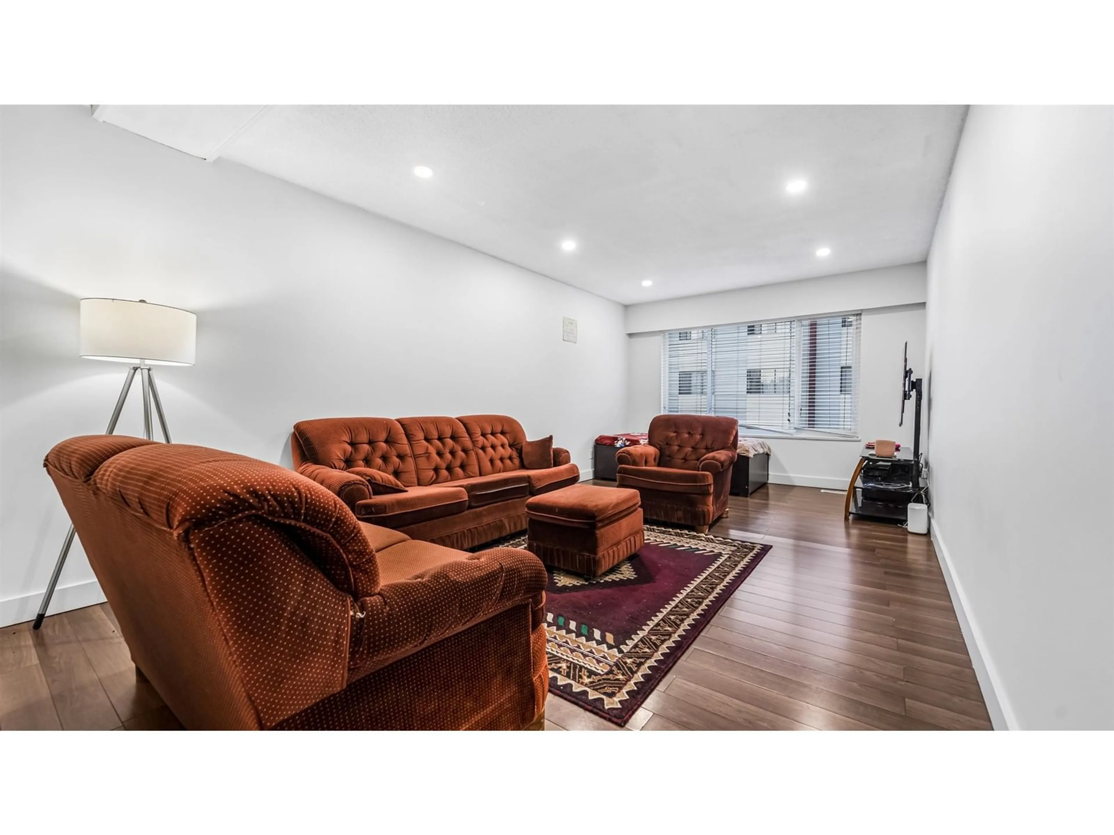 Living room with furniture, unknown for 12 - 2241 MCCALLUM, Abbotsford British Columbia V2S3N7