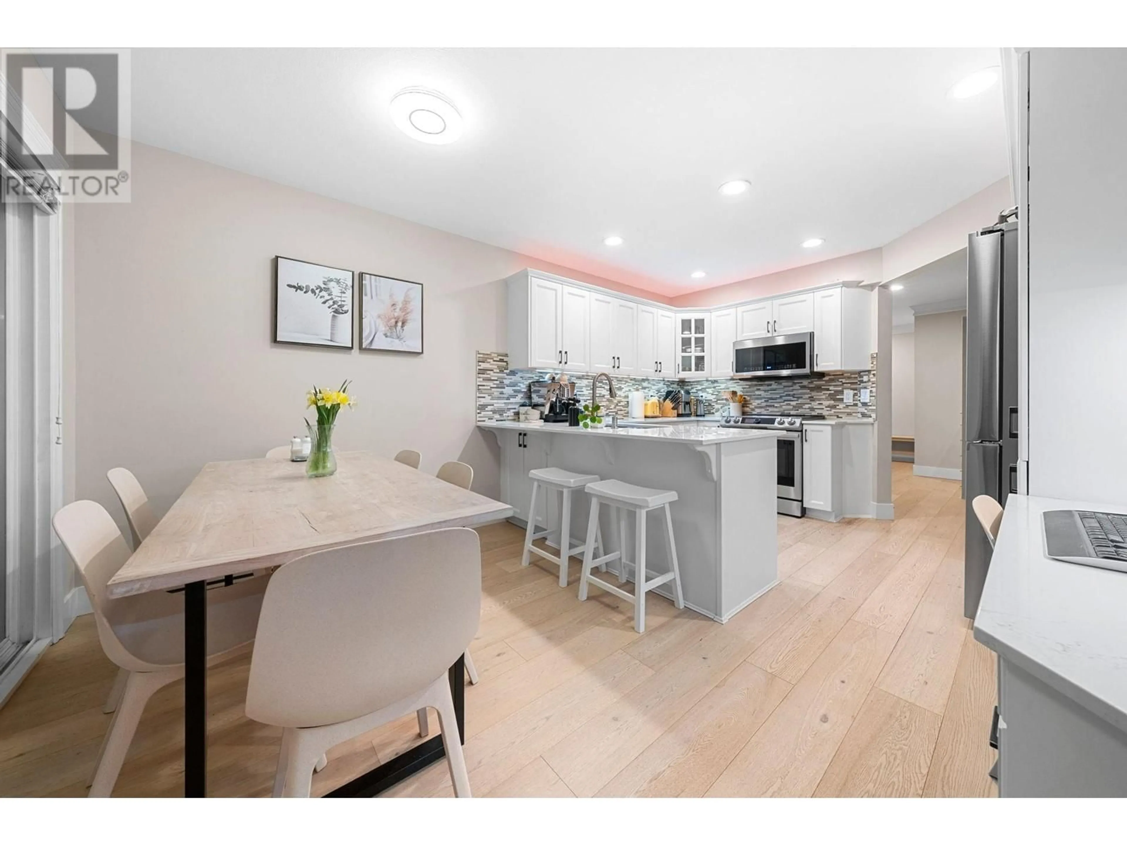 Open concept kitchen, unknown for 206 - 288 6TH STREET, North Vancouver British Columbia V7L1P5