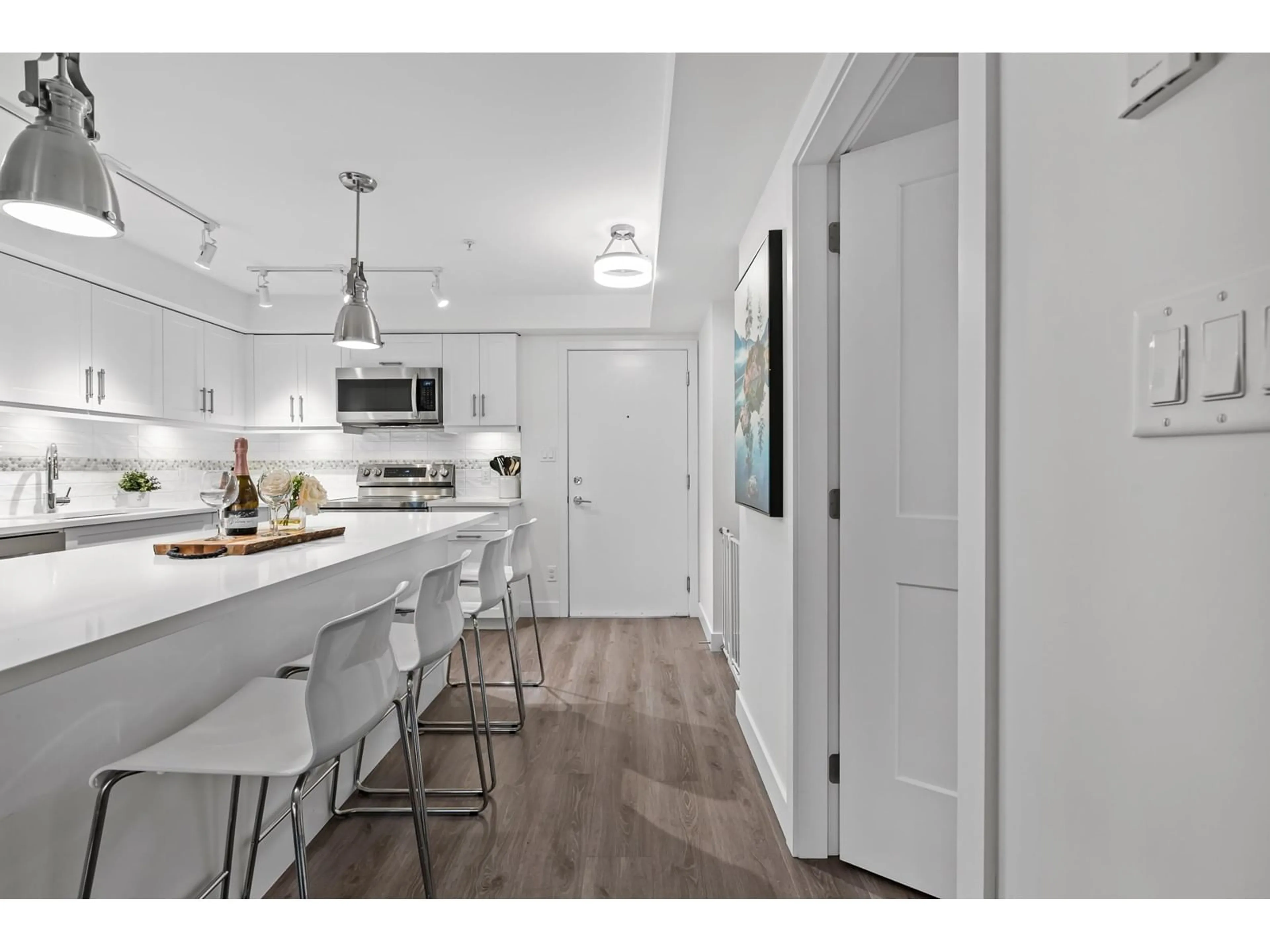 Open concept kitchen, wood/laminate floor for 366 - 27358 32, Langley British Columbia V4W3M5